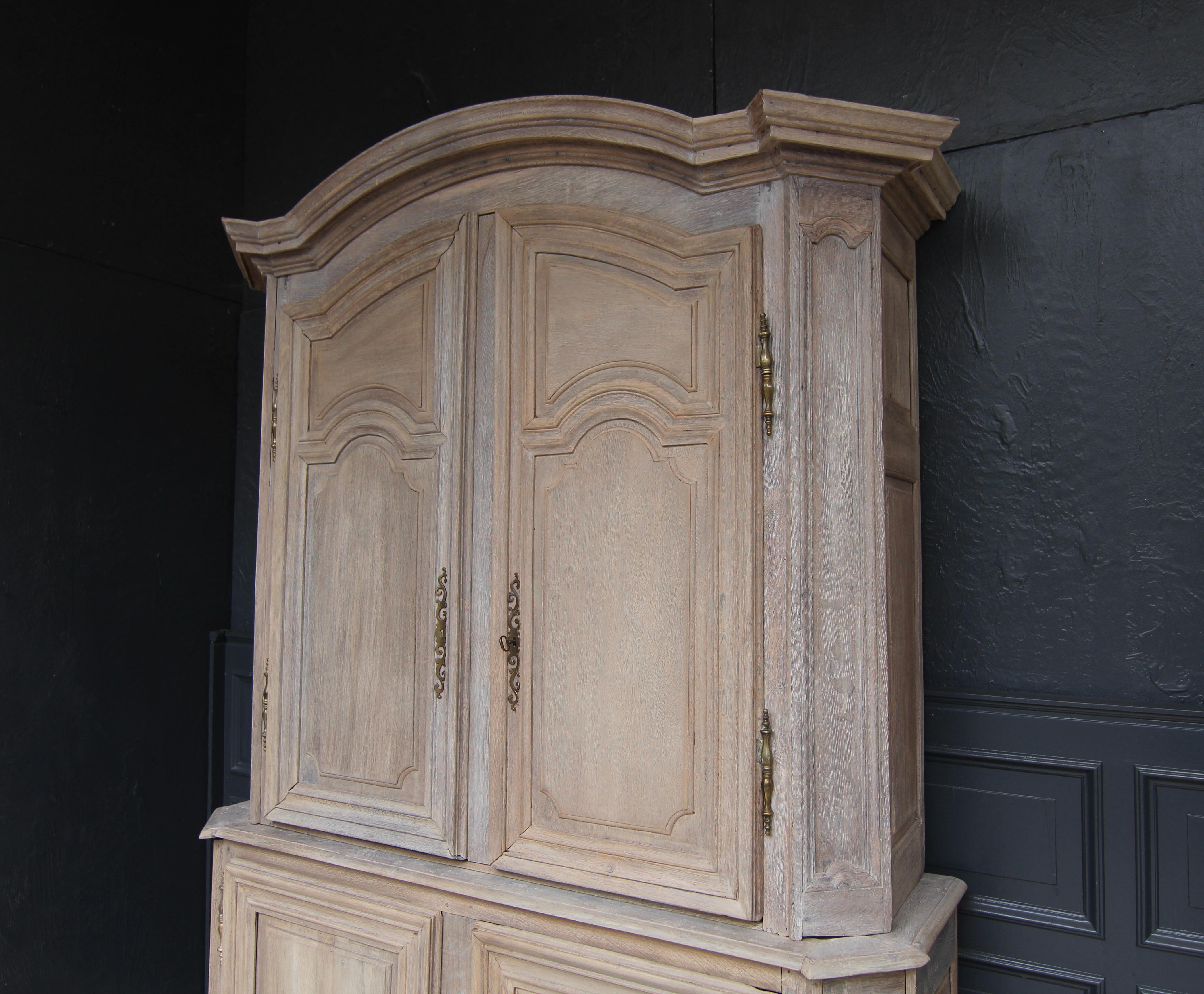 18th Century French Provincial Louis XIV Buffet à deux corps Cabinet 10