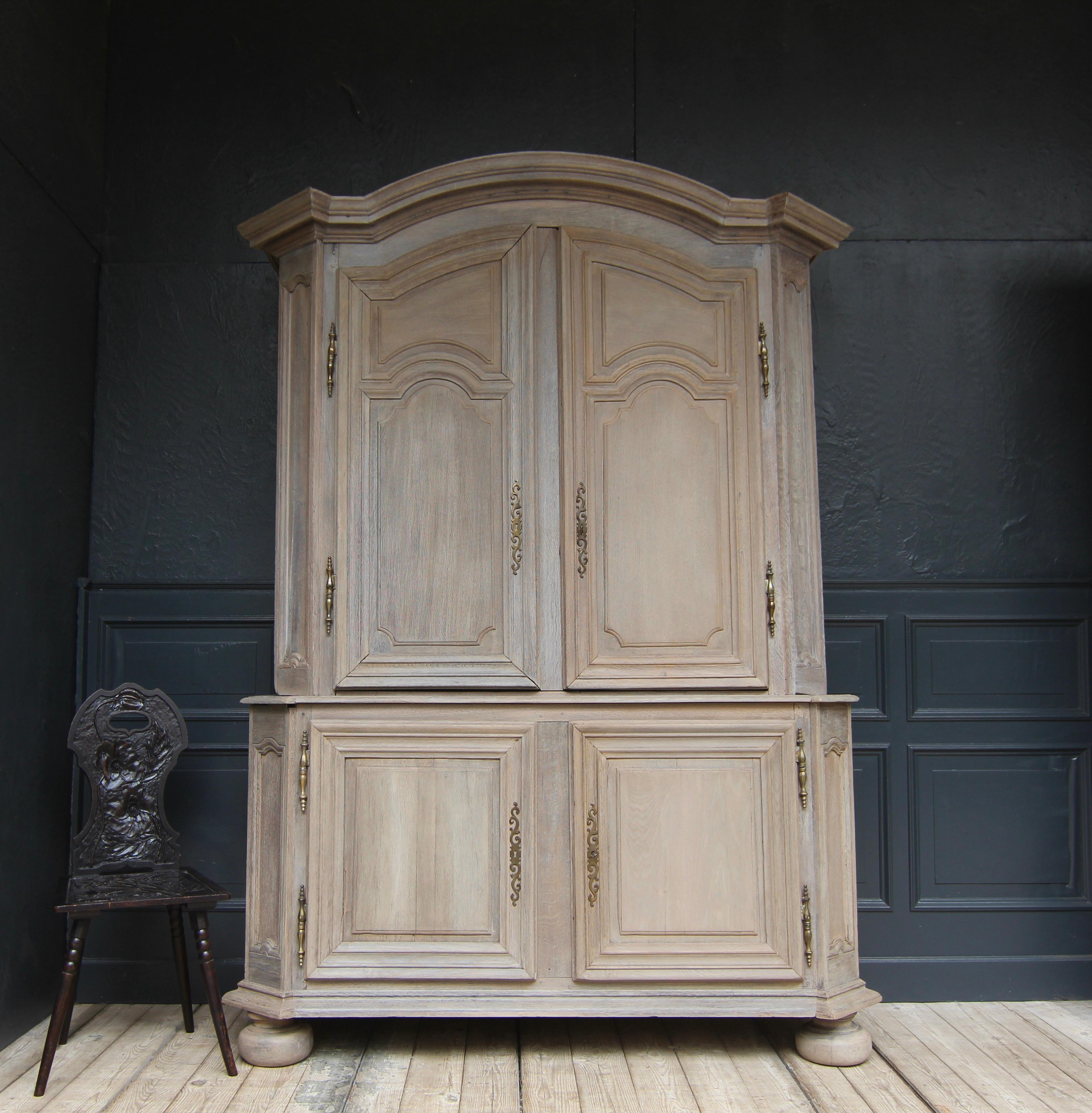 Oak 18th Century French Provincial Louis XIV Buffet à deux corps Cabinet