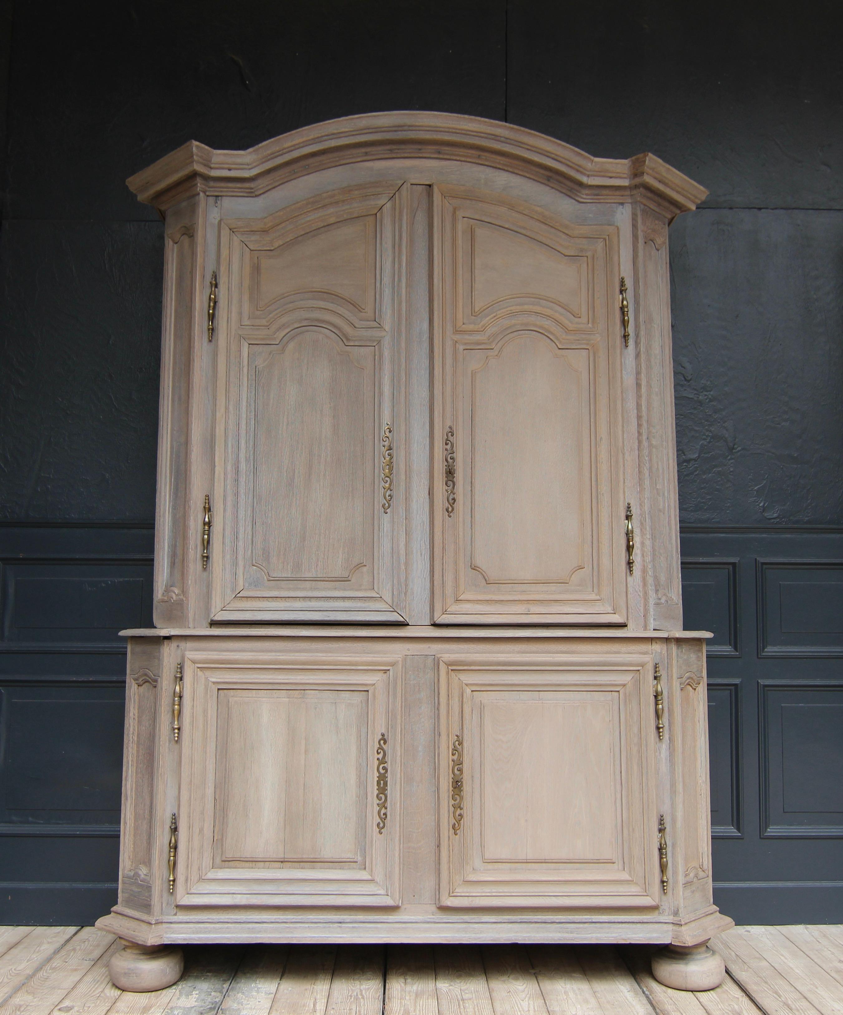 18th Century French Provincial Louis XIV Buffet à deux corps Cabinet 3