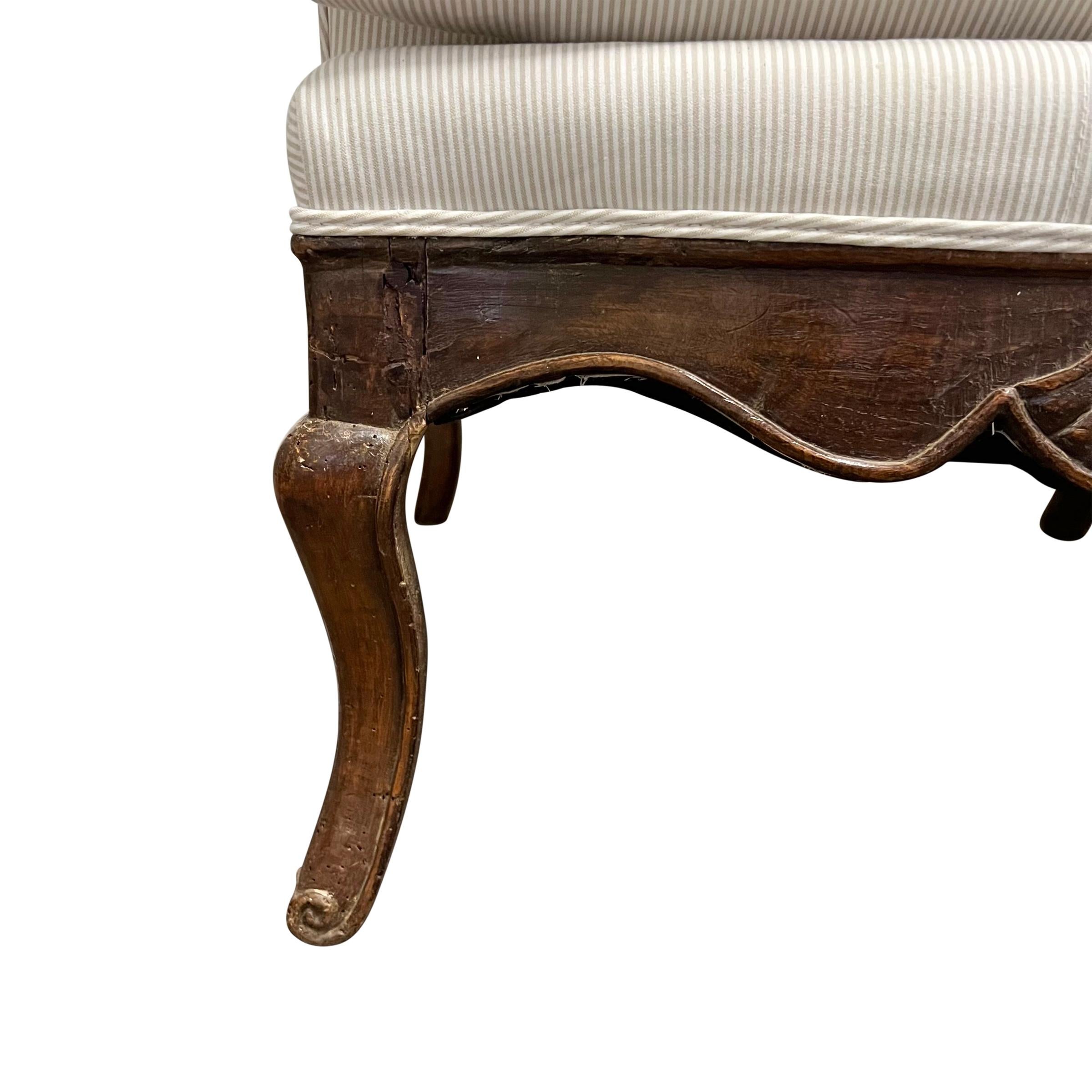 Sofa im französischen Louis-XV-Stil des 18. Jahrhunderts im Angebot 3
