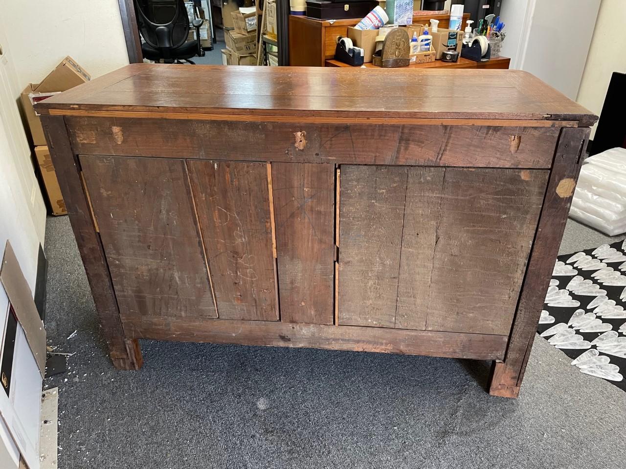 18th Century French Provincial Oak Commode For Sale 8