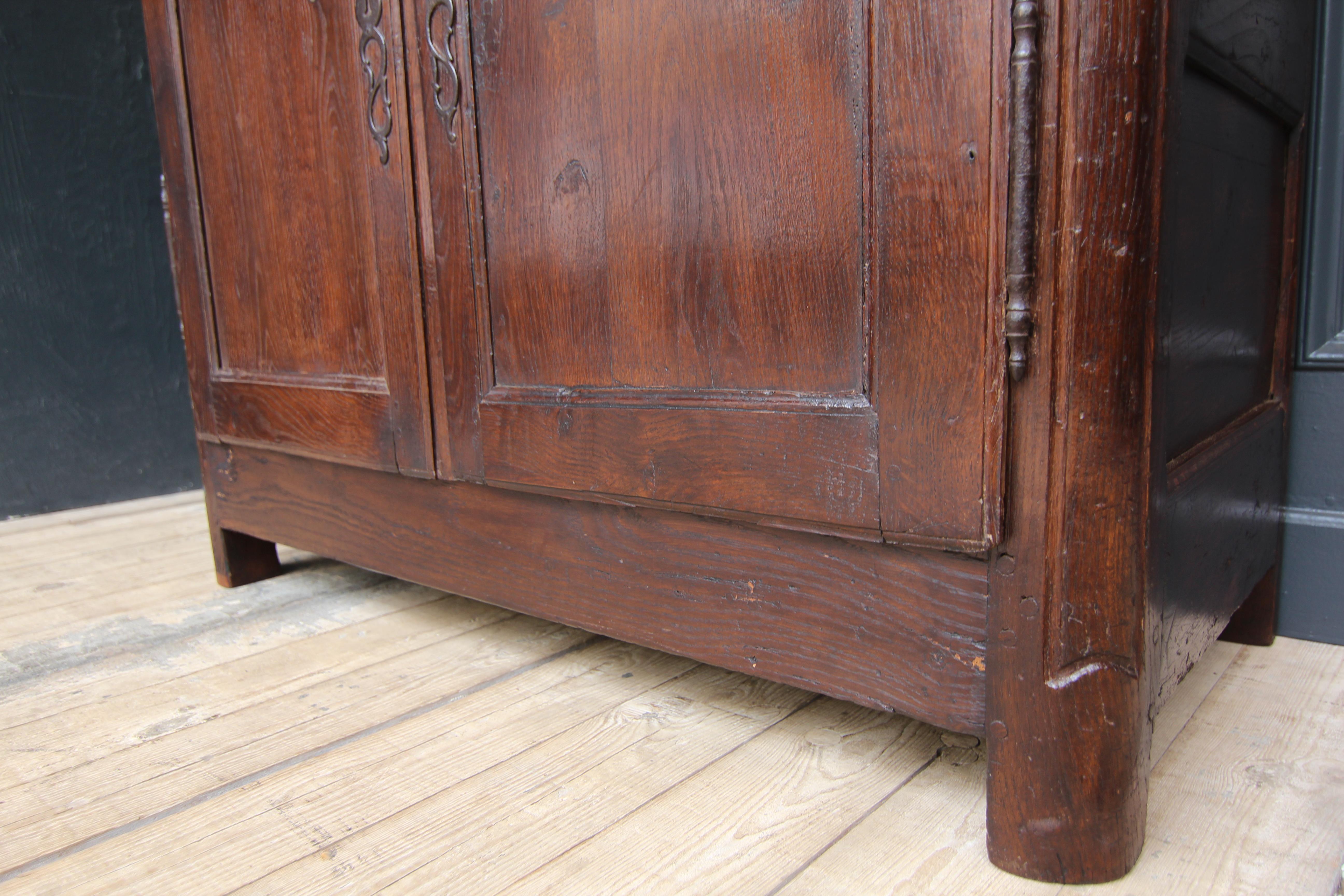 18th Century French Provincial Oak Cupboard or Cabinet For Sale 6