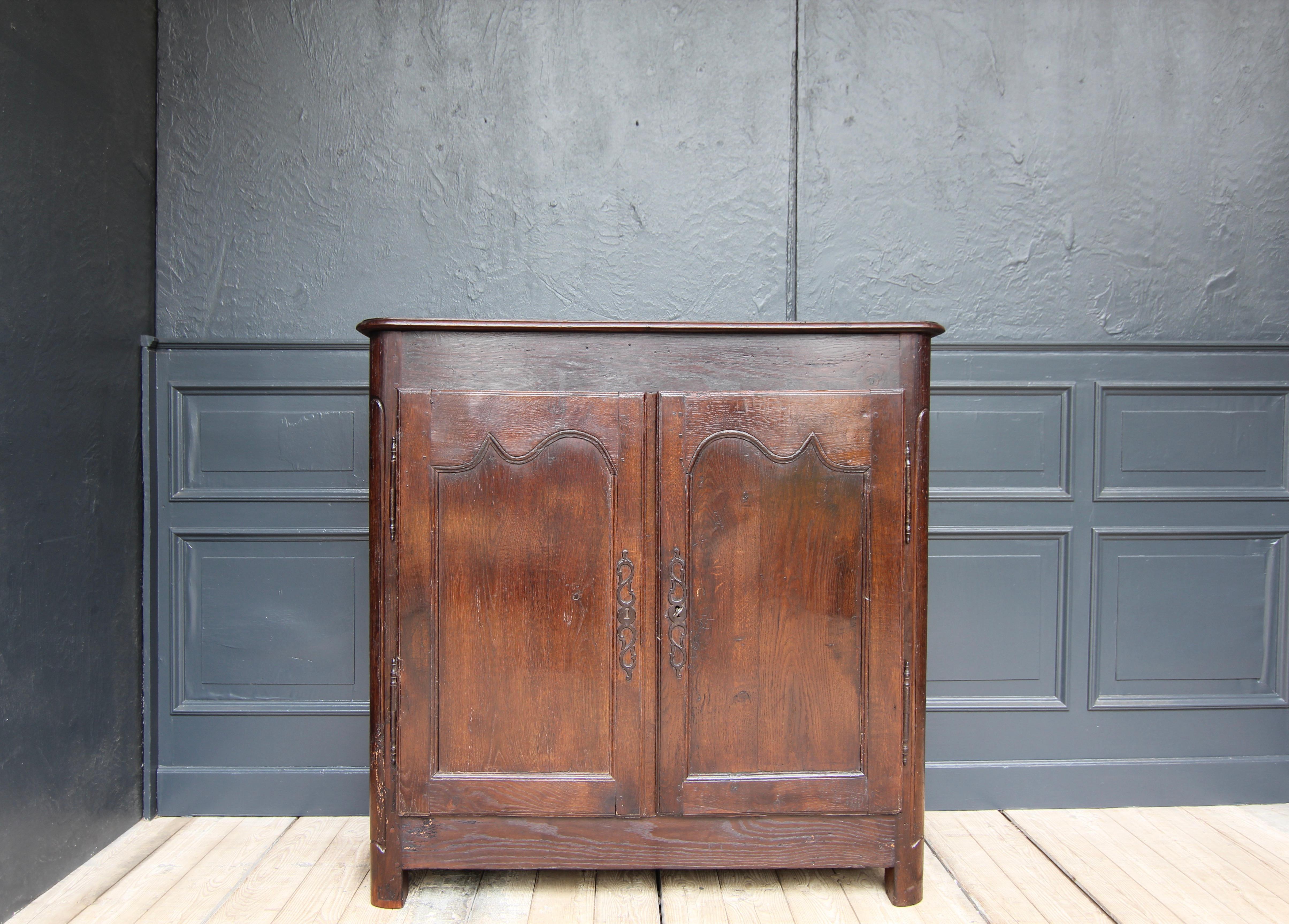 18th Century and Earlier 18th Century French Provincial Oak Cupboard or Cabinet For Sale