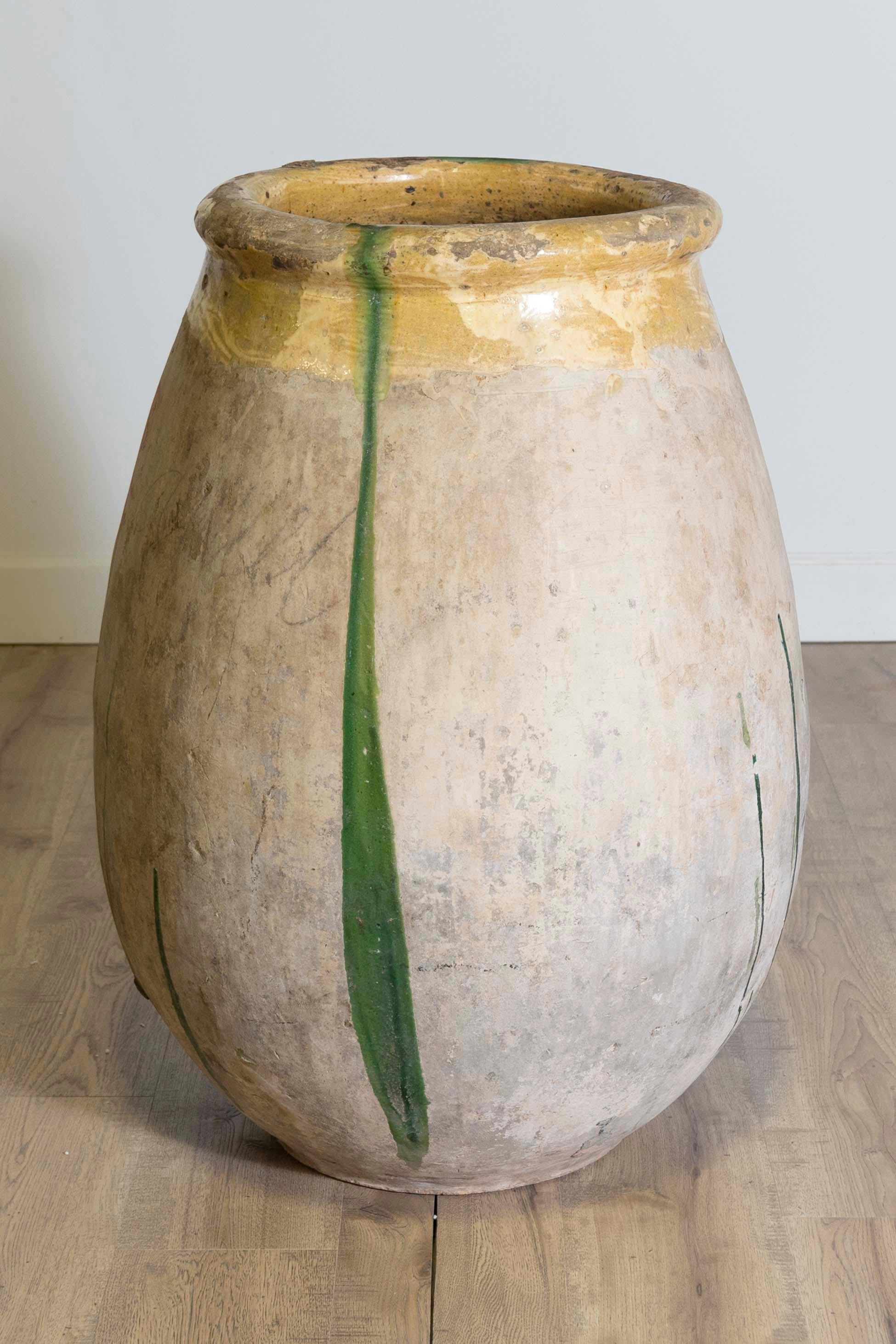 18th Century French Provincial Olive Oil Biot jar with Yellow and Green Glaze In Good Condition For Sale In Atlanta, GA