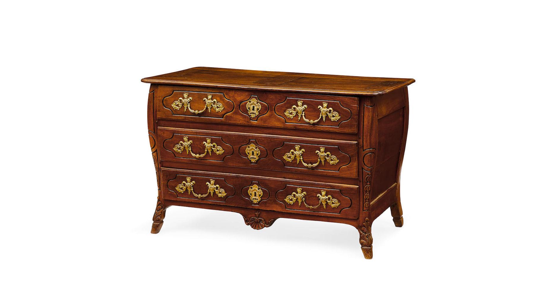 18th Century French Provincial Regence Carved Walnut Commode In Good Condition In Cypress, CA