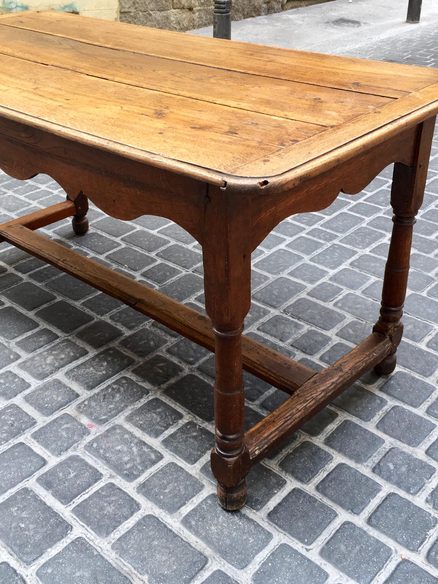 table rustique provinciale française du 18e siècle Bon état - En vente à Madrid, ES