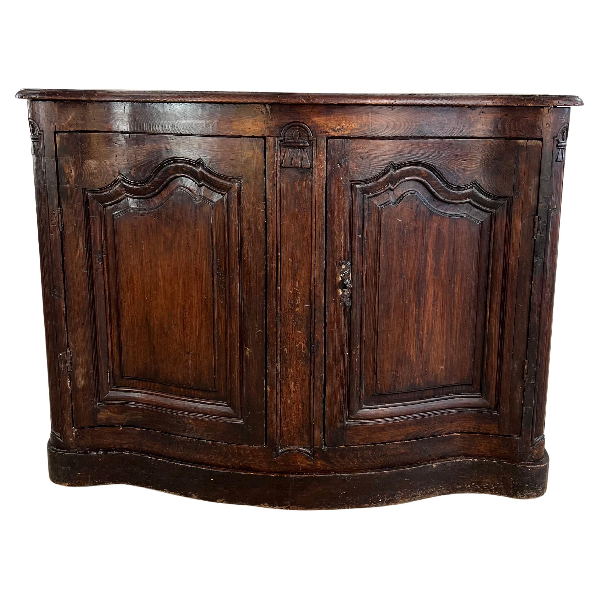 18th Century French Provincial Serpentine Buffet in Solid Wood in vendita