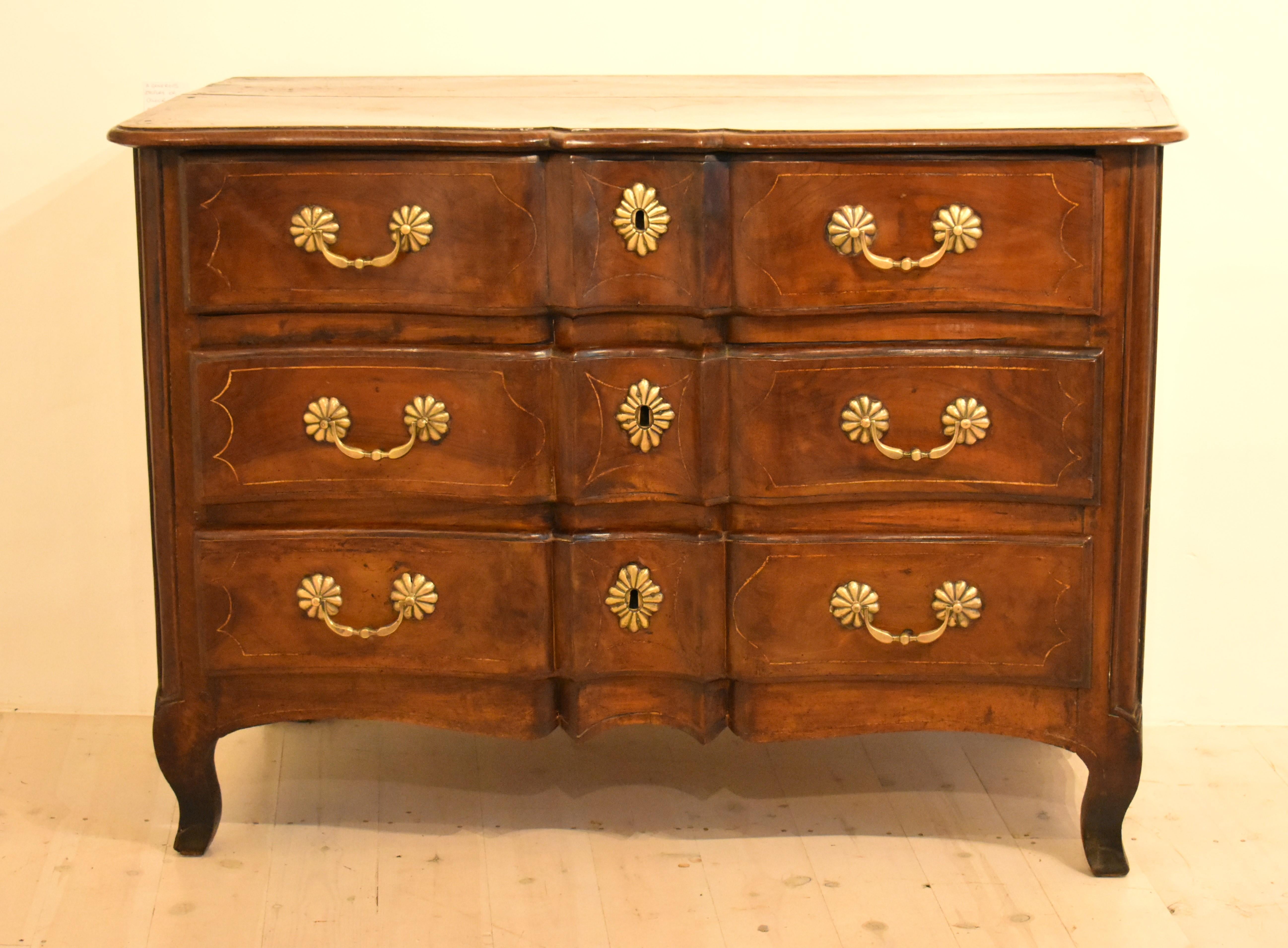 A french provincial walnut chest of drawers in good original condition, Louis the xv in date. These country made chests were copy's of the elegant commodes in the great palaces, but have a great charm of their own and were in chateau's all around