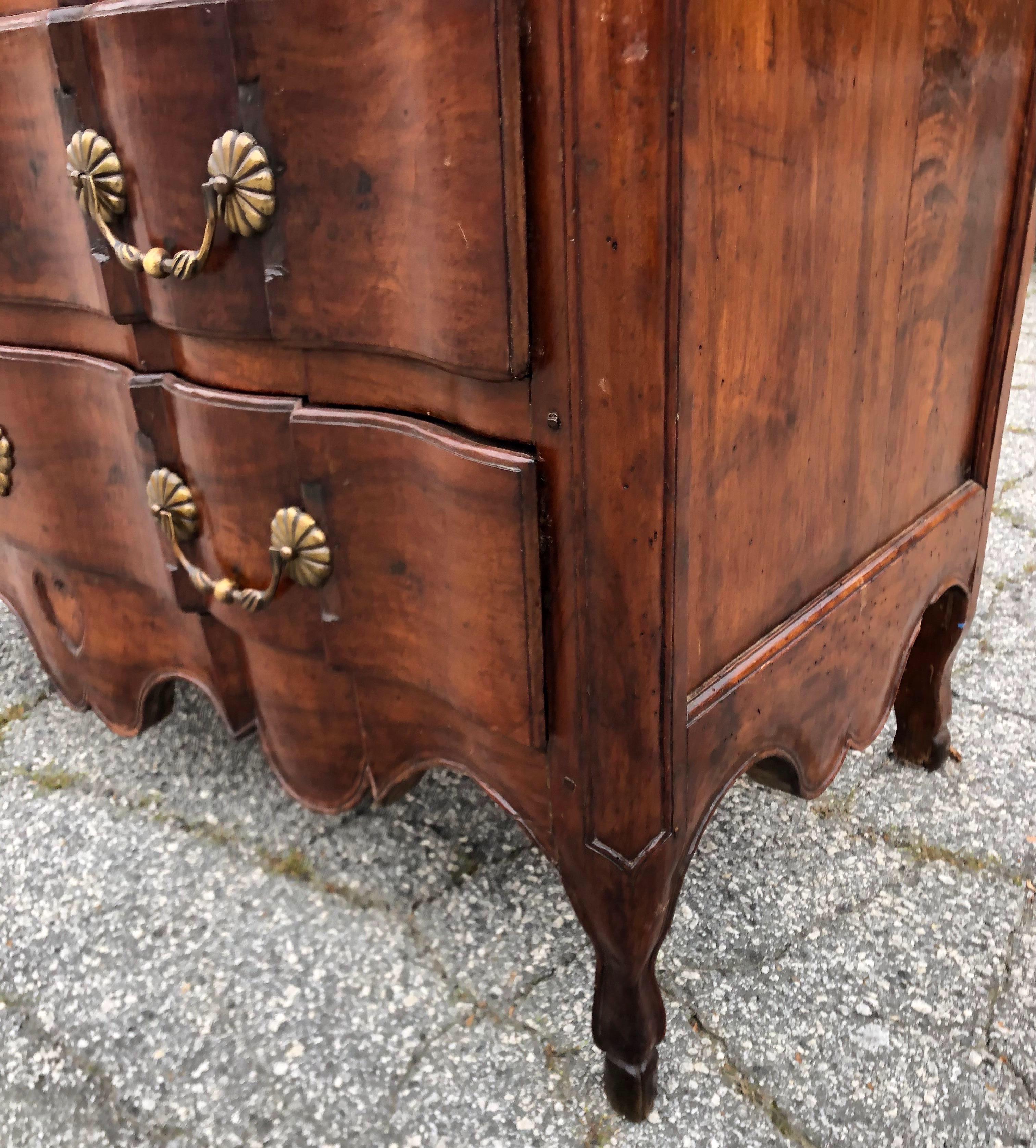 18th Century French Provincial Walnut Commode In Good Condition For Sale In Charleston, SC