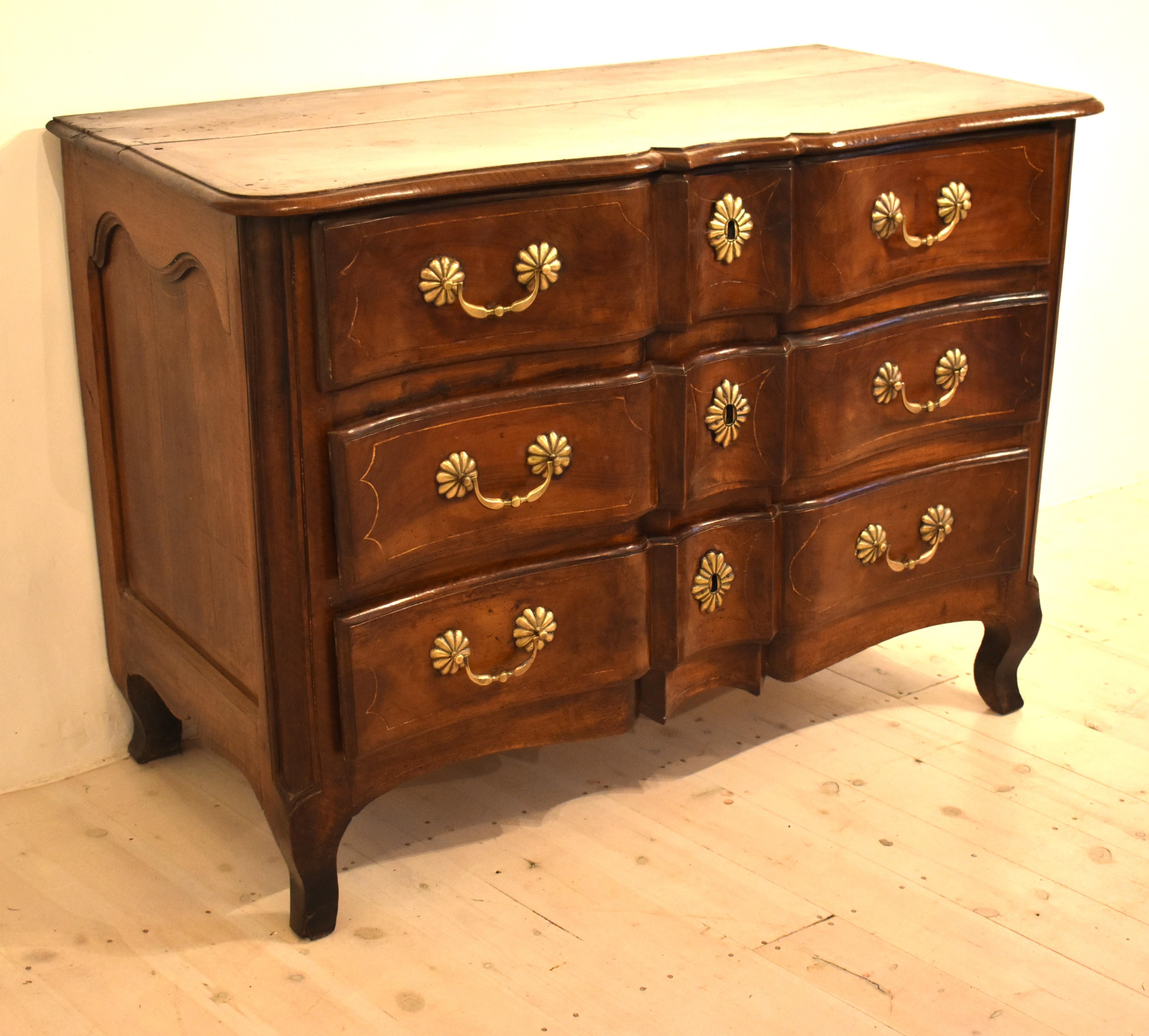 Mid-18th Century 18th century french provincial walnut commode  For Sale