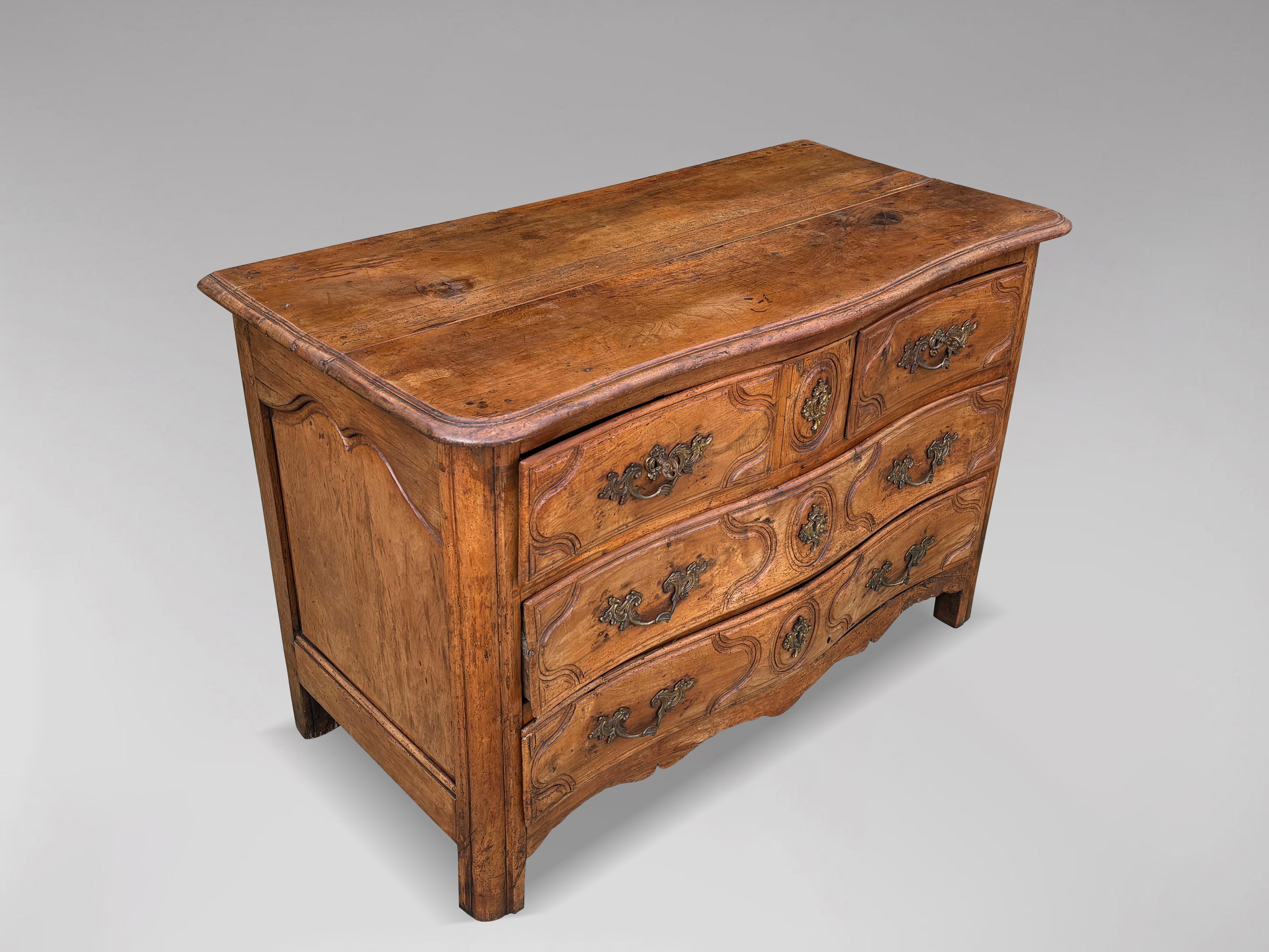 18th Century French Provincial Walnut Commode For Sale 3