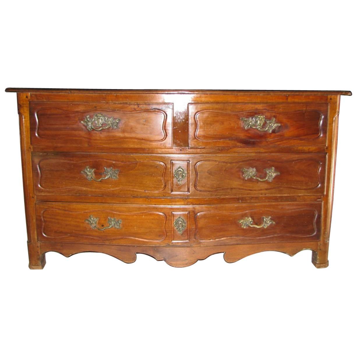 18th Century French Provincial Walnut Oversized Commode For Sale 3