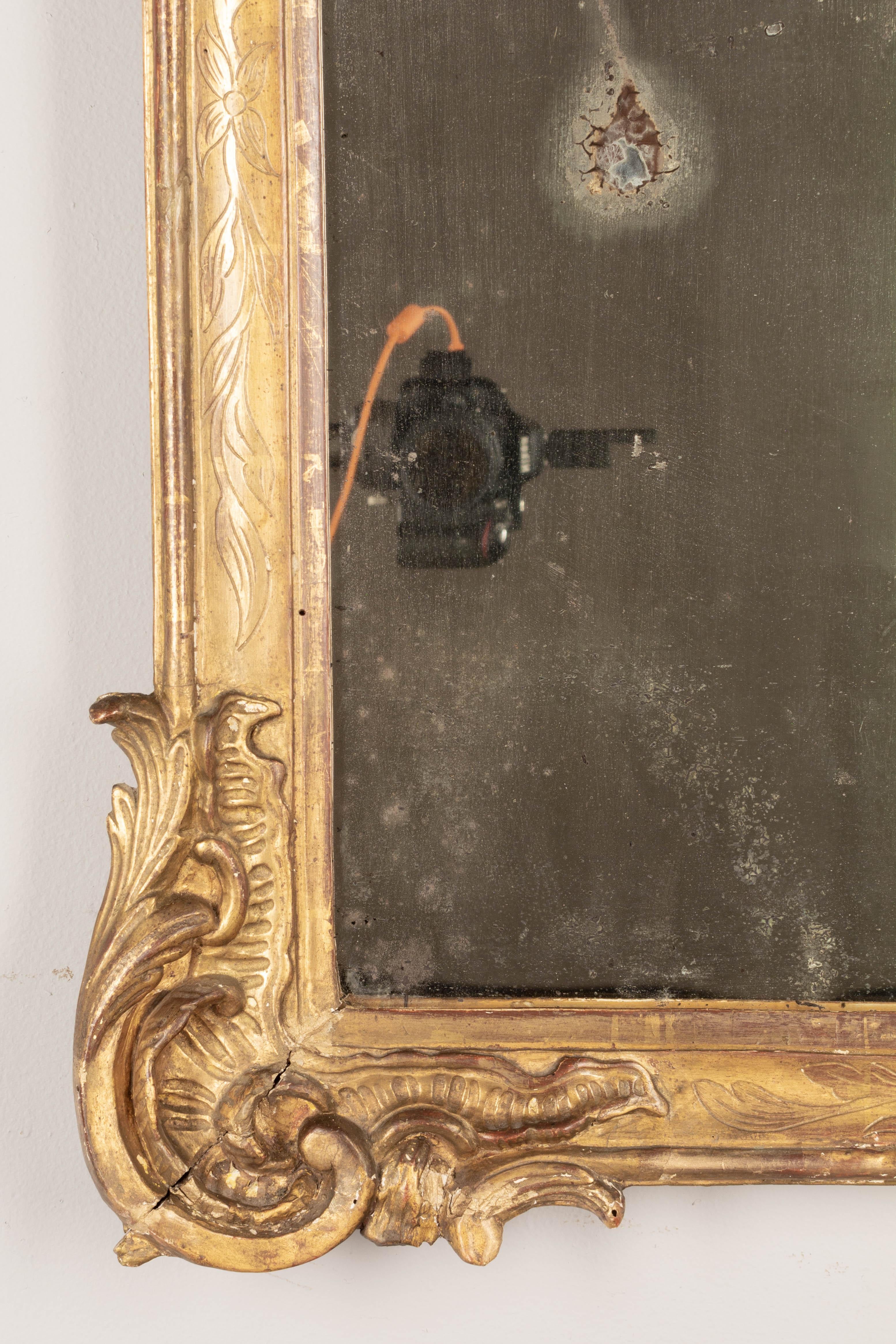 18th Century French Régence Carved Giltwood Mirror In Good Condition For Sale In Winter Park, FL