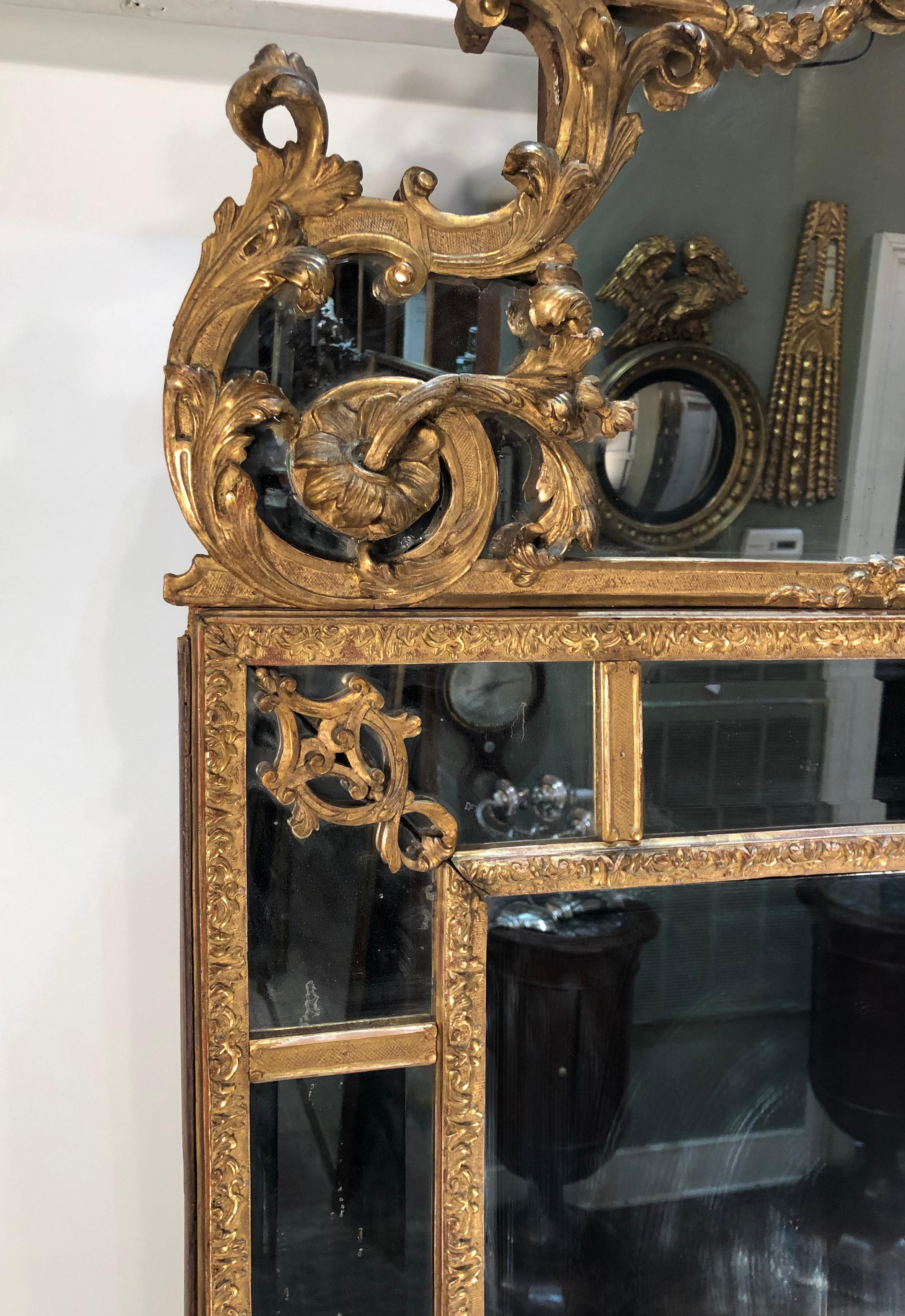 18th Century French Régence Carved Giltwood Mirror In Good Condition In Charleston, SC