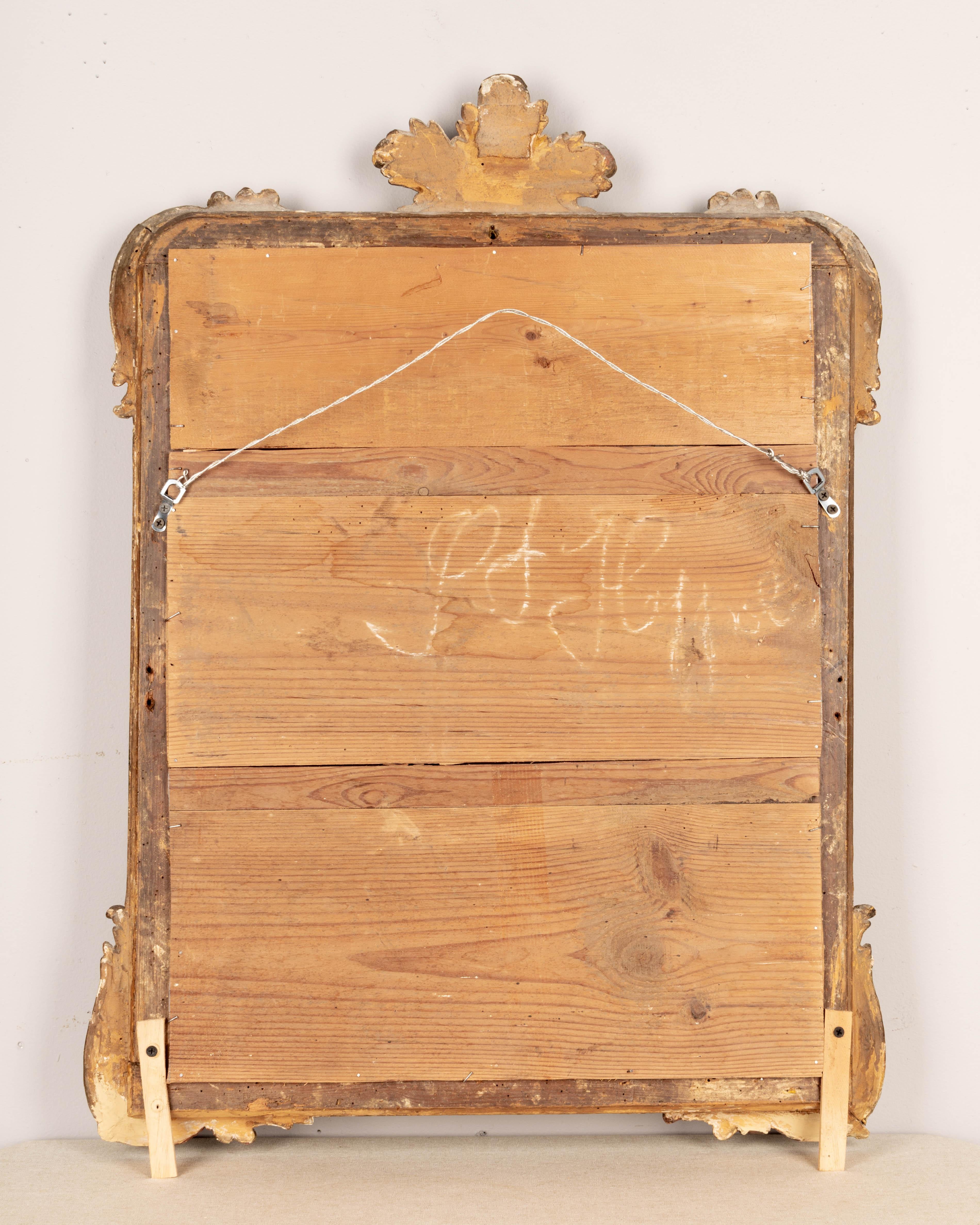 Französischer Régence-Spiegel aus geschnitztem vergoldetem Holz, 18. Jahrhundert im Angebot 1