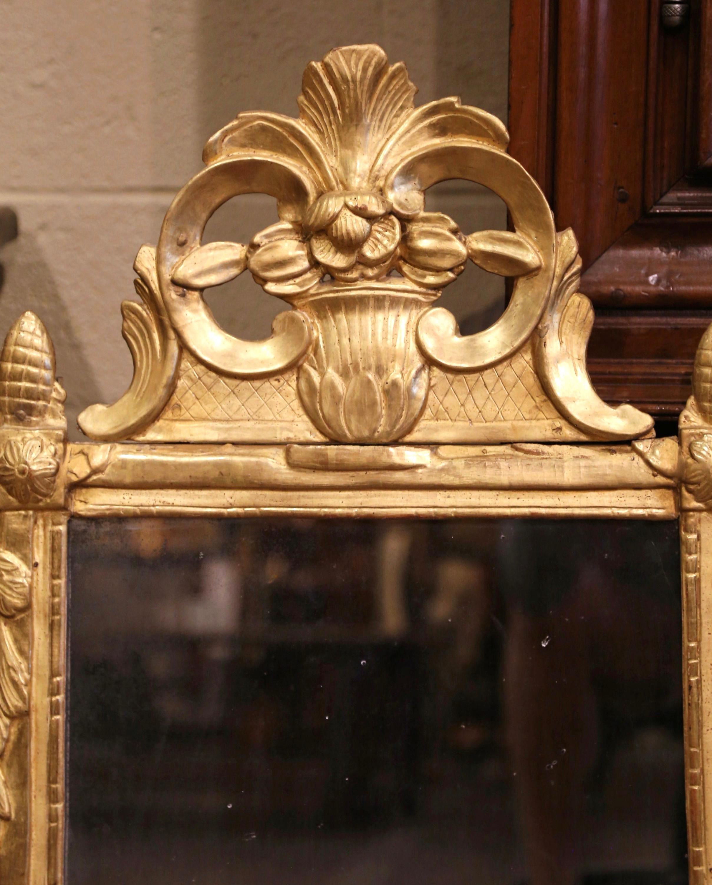 18th Century French Regence Carved Giltwood Wall Mirror from Provence In Excellent Condition For Sale In Dallas, TX