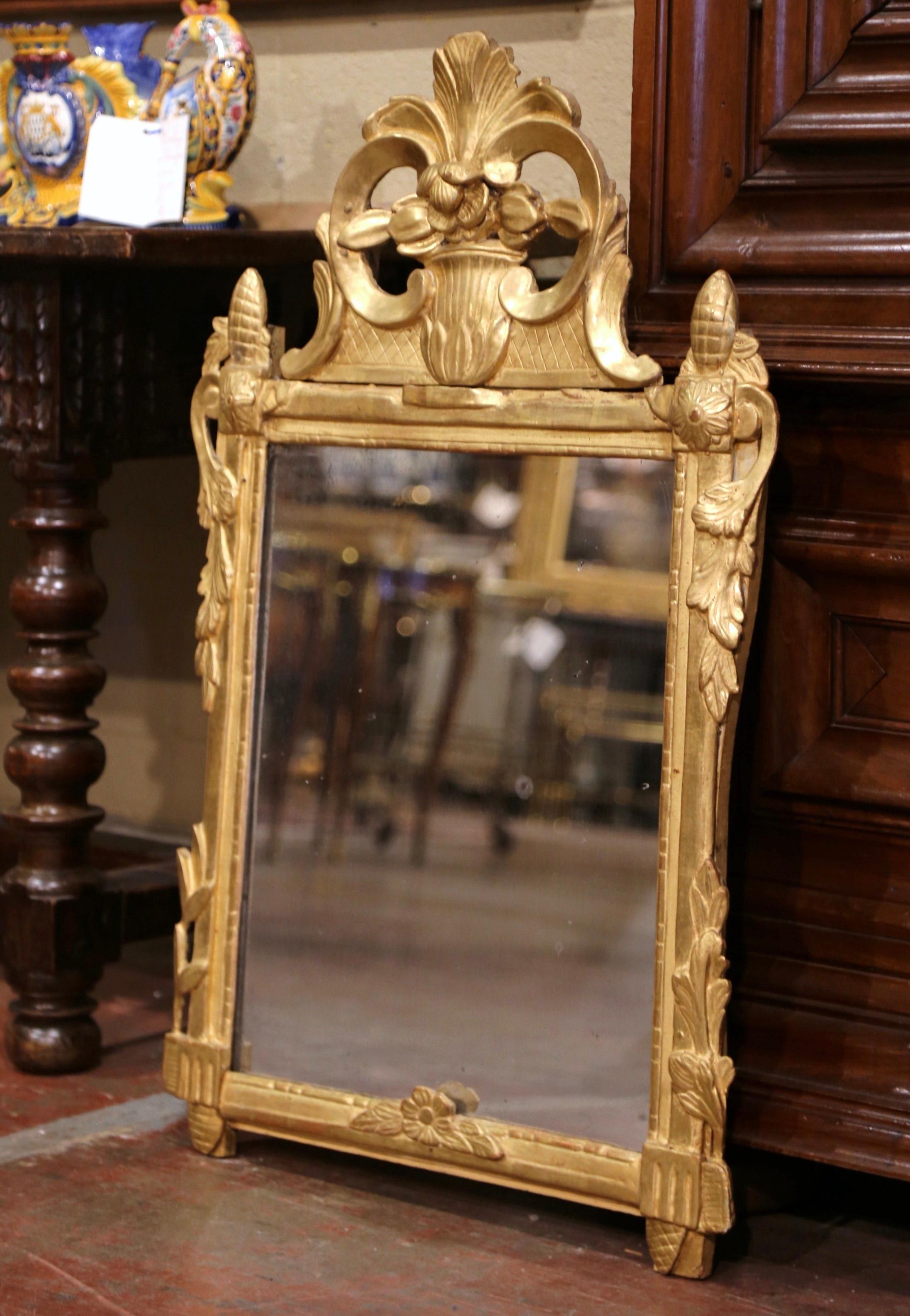 18th Century French Regence Carved Giltwood Wall Mirror from Provence For Sale 1