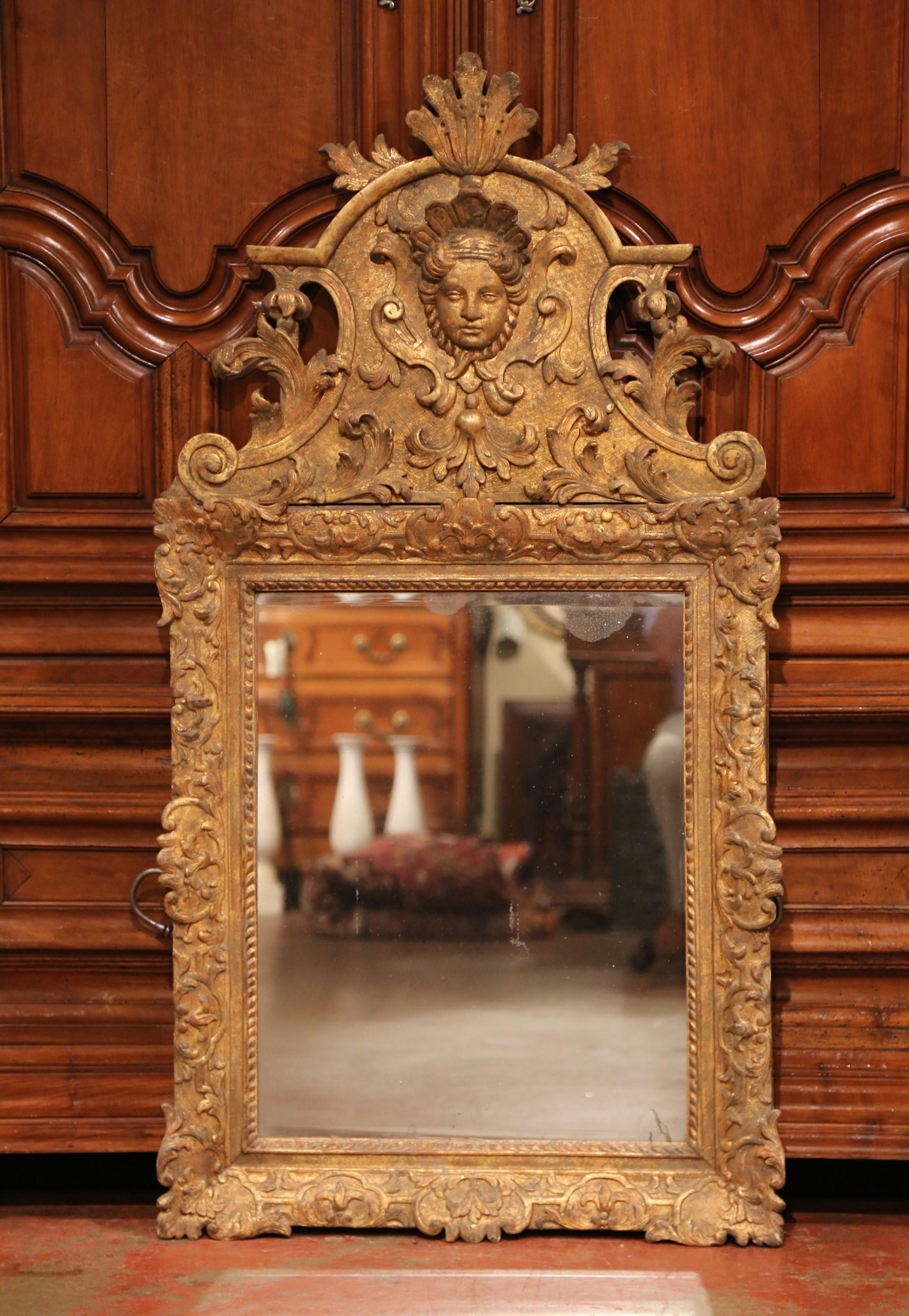 18th Century French Regence Carved Giltwood Wall Mirror with Ornate Pediment In Excellent Condition For Sale In Dallas, TX