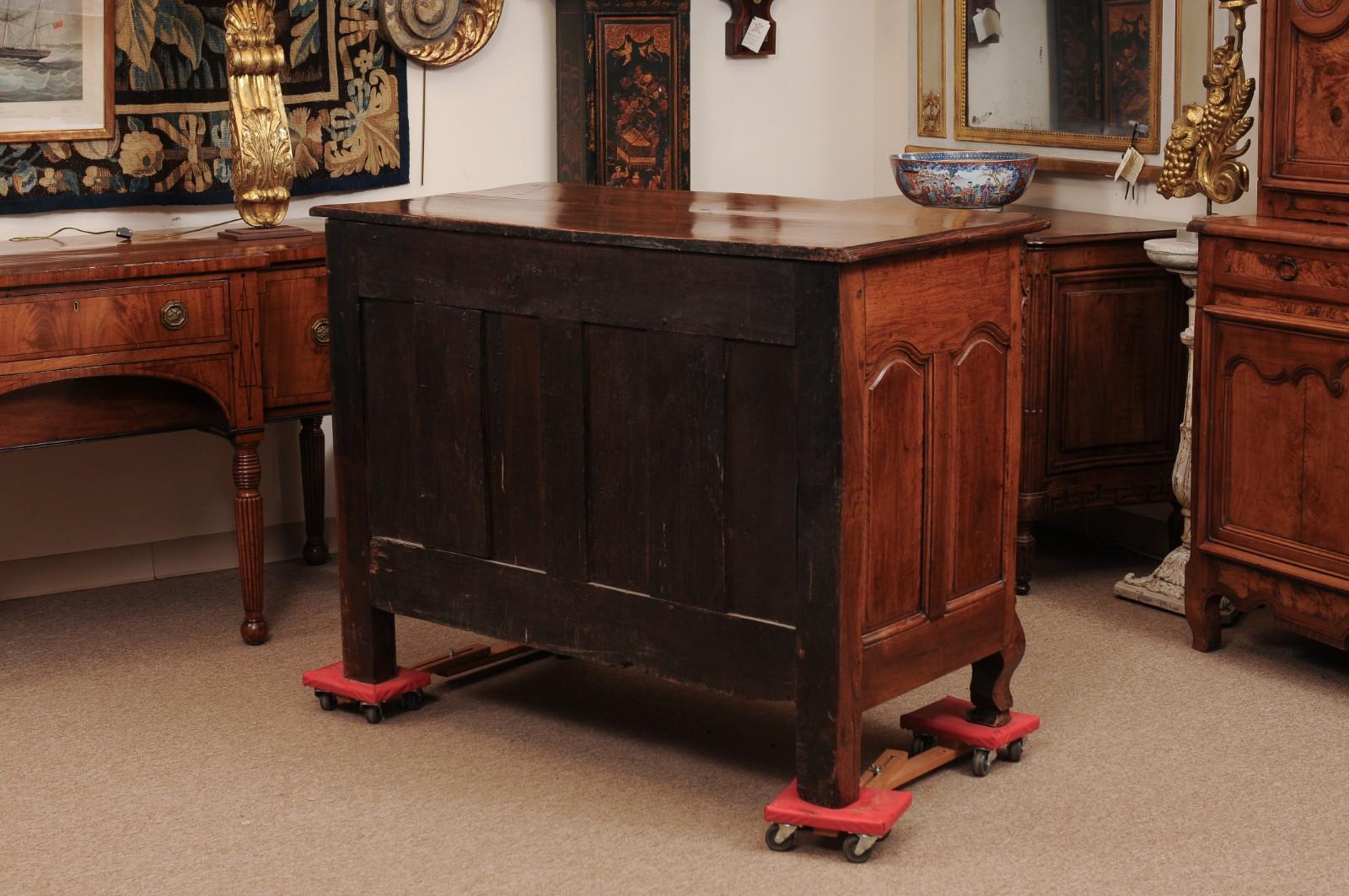 Französische Regence-Kommode aus Nussbaum, 18. Jahrhundert, Lyon im Angebot 3