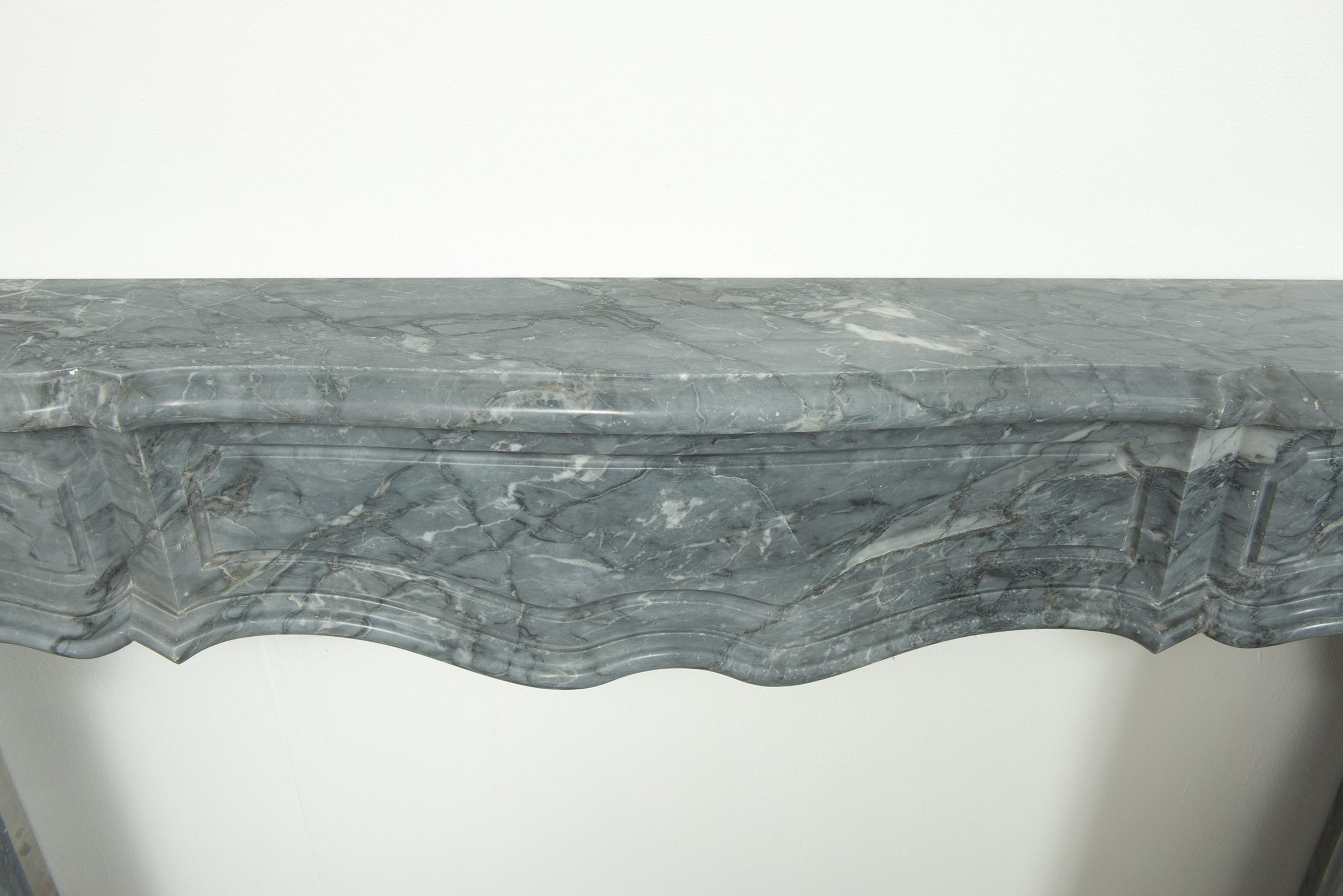 18th Century French Régence Fireplace Mantel in Grey Bardiglio Marble For Sale 6