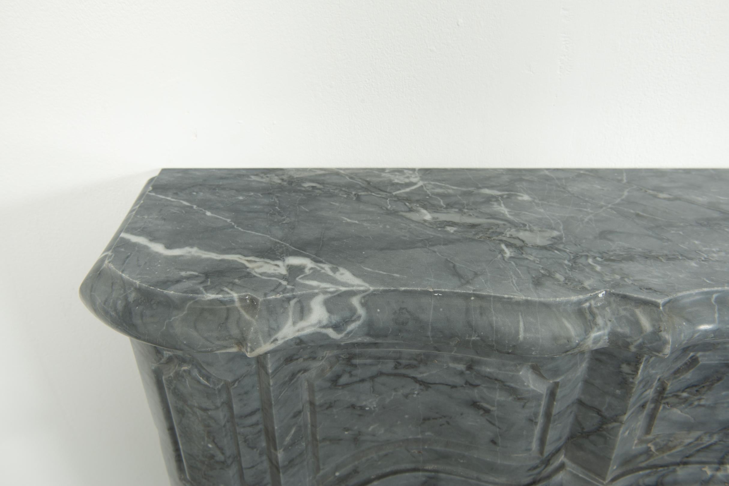 18th Century French Régence Fireplace Mantel in Grey Bardiglio Marble For Sale 8