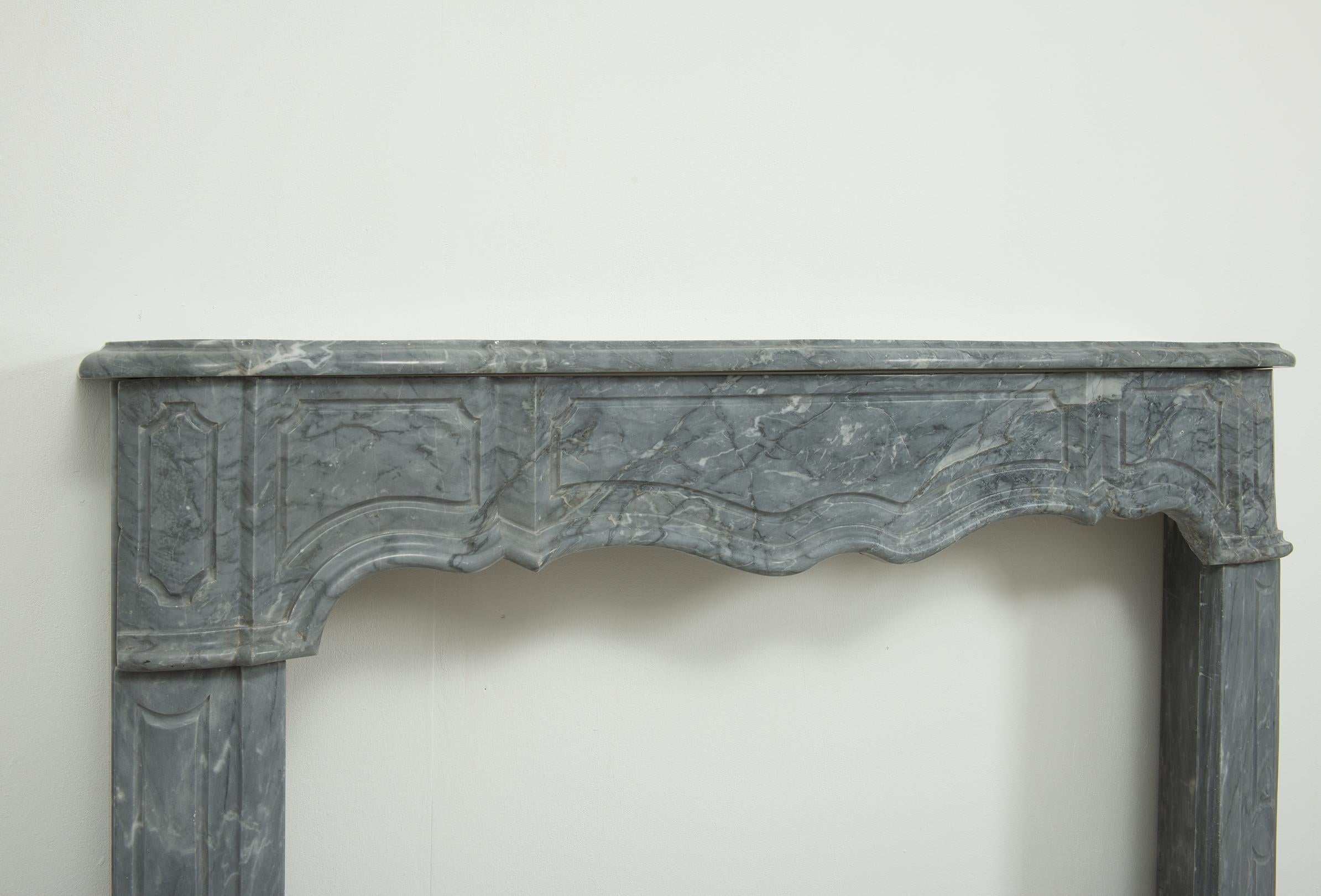 18th Century French Régence Fireplace Mantel in Grey Bardiglio Marble For Sale 11