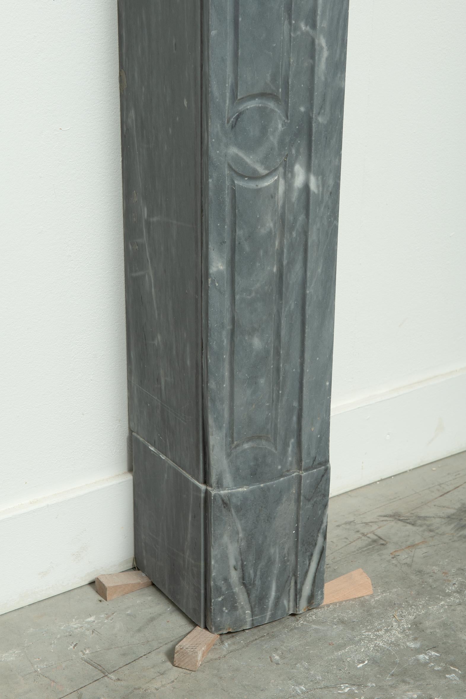 18th Century French Régence Fireplace Mantel in Grey Bardiglio Marble For Sale 13