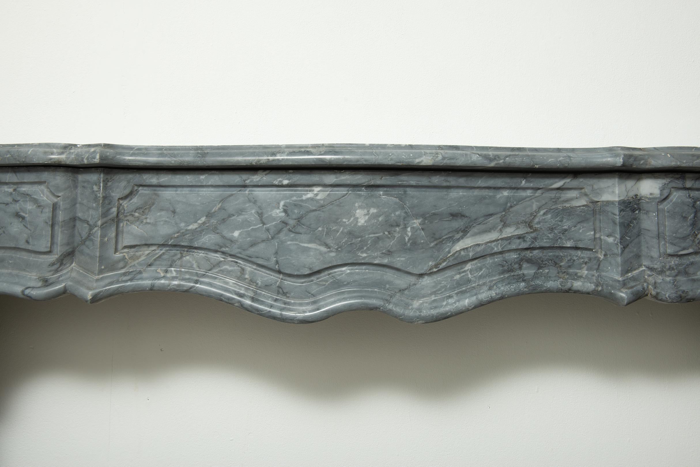 18th Century French Régence Fireplace Mantel in Grey Bardiglio Marble For Sale 14