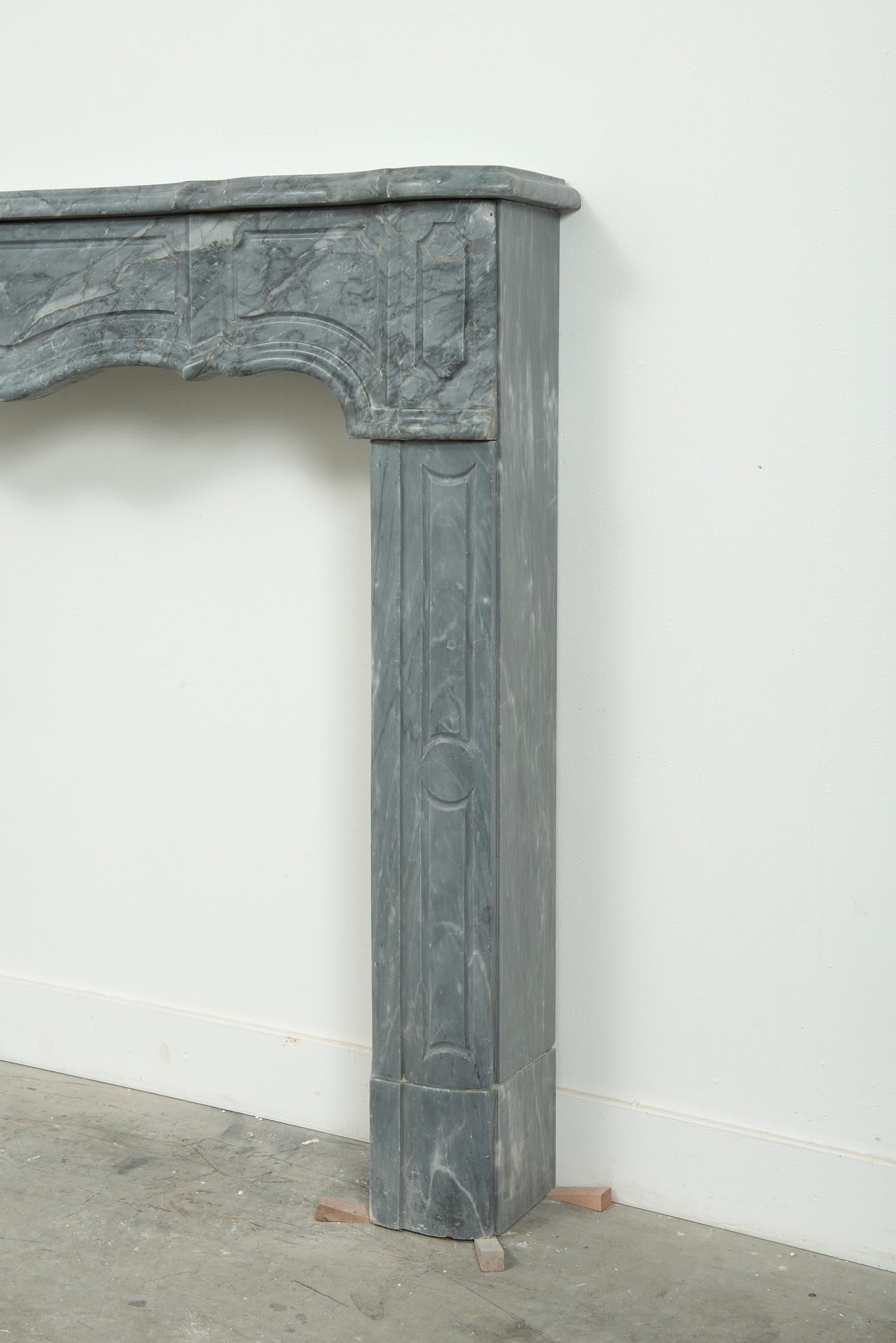 18th Century and Earlier 18th Century French Régence Fireplace Mantel in Grey Bardiglio Marble For Sale