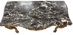 Console in legno dorato Regence francese del XVIII secolo con piano in marmo
