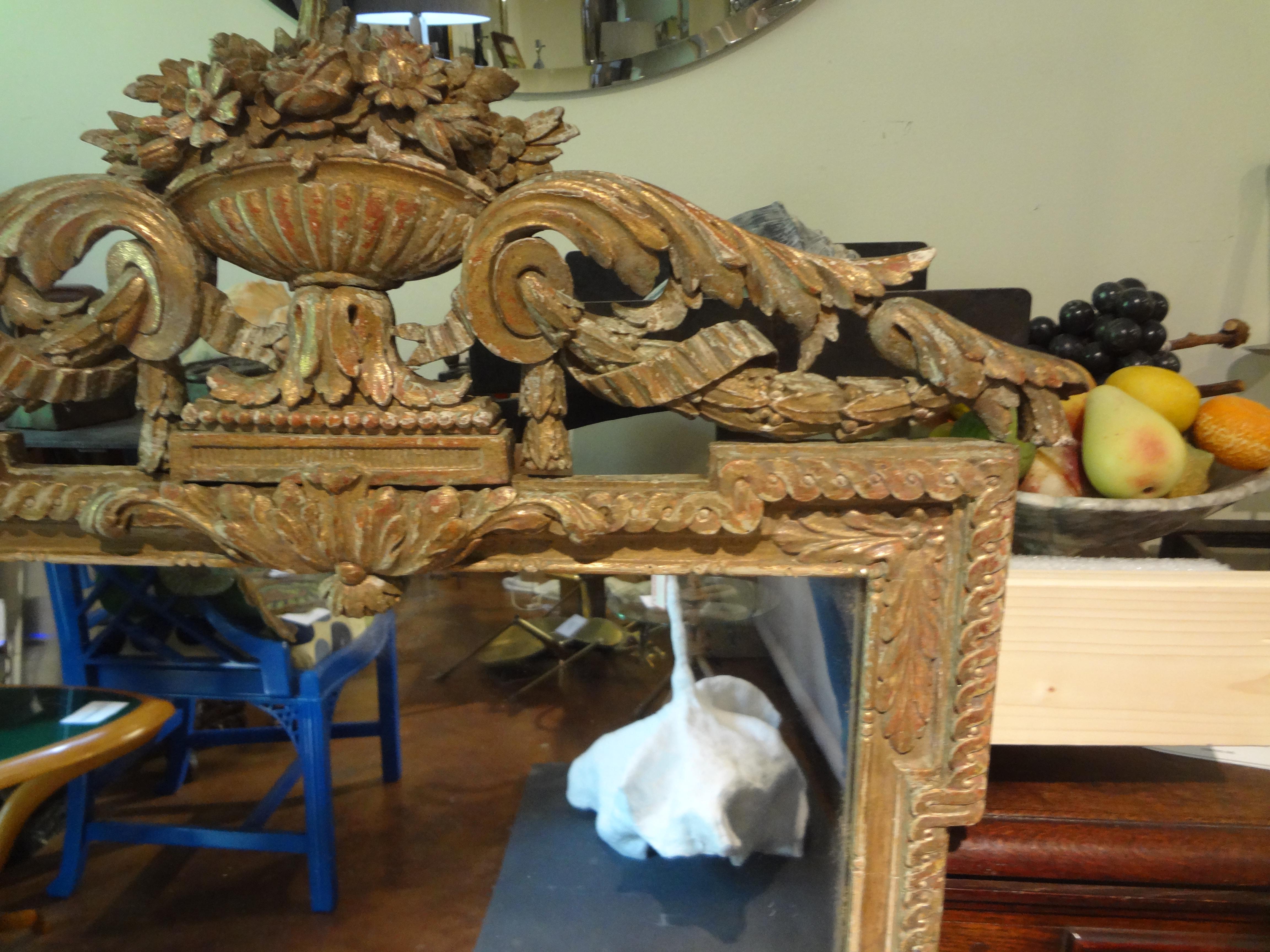 Miroir en bois doré de la Régence française du XVIIIe siècle  Bon état - En vente à Houston, TX