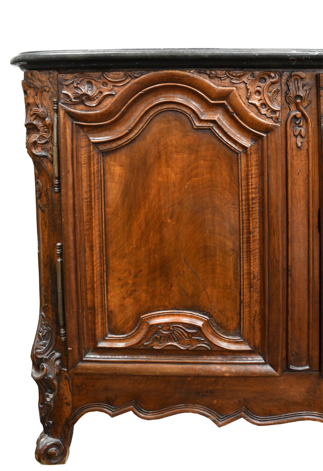 Hand-Carved 18th Century French Régence /Louis XV Carved Walnut Buffet with Black Marble Top