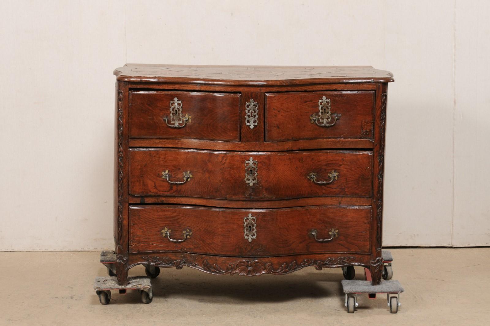 18th Century French Régence Period Shapely Serpentine Commode w/Inlay & Carvings In Good Condition For Sale In Atlanta, GA