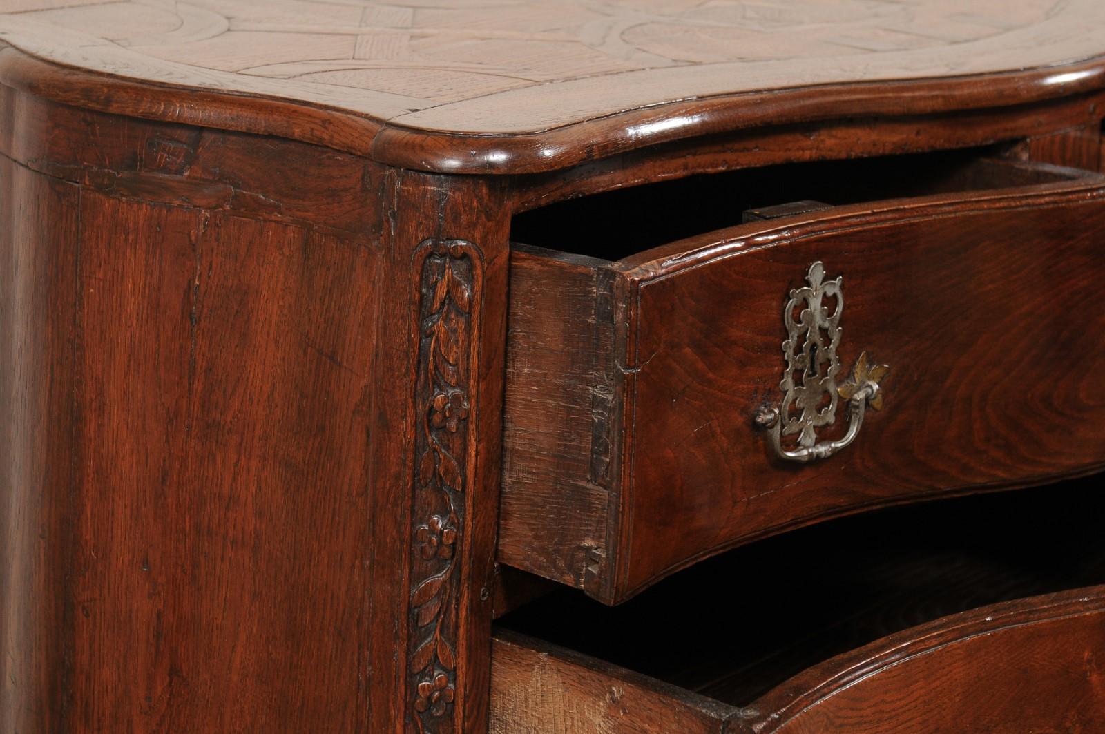 18th Century French Régence Period Shapely Serpentine Commode w/Inlay & Carvings For Sale 1