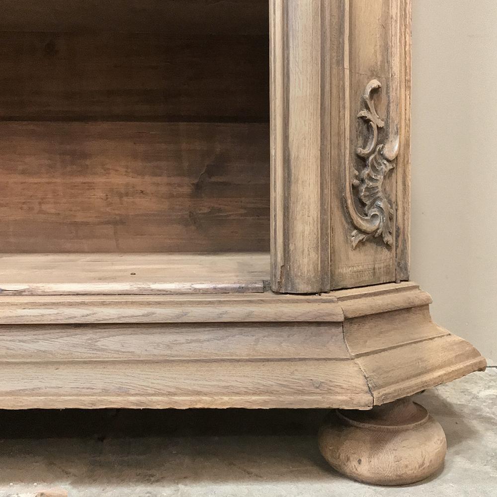 18th Century French Regence Stripped Oak Bookcase In Good Condition In Dallas, TX