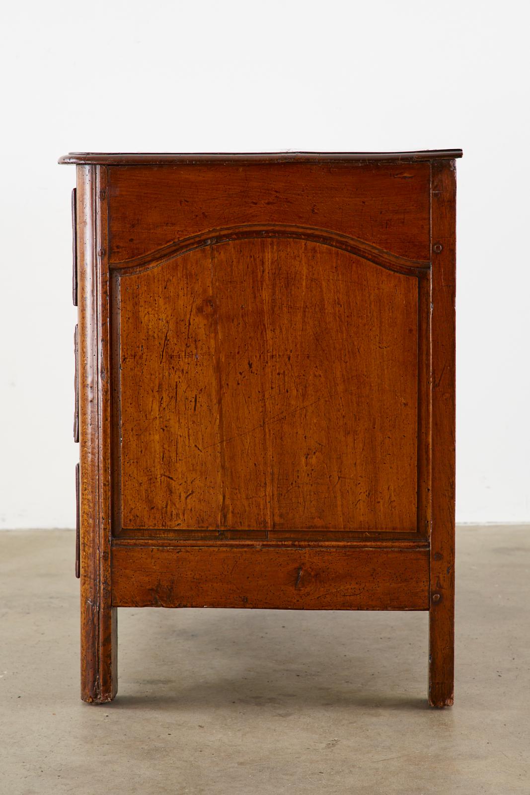 18th Century French Regence Walnut Commode or Chest In Good Condition In Rio Vista, CA