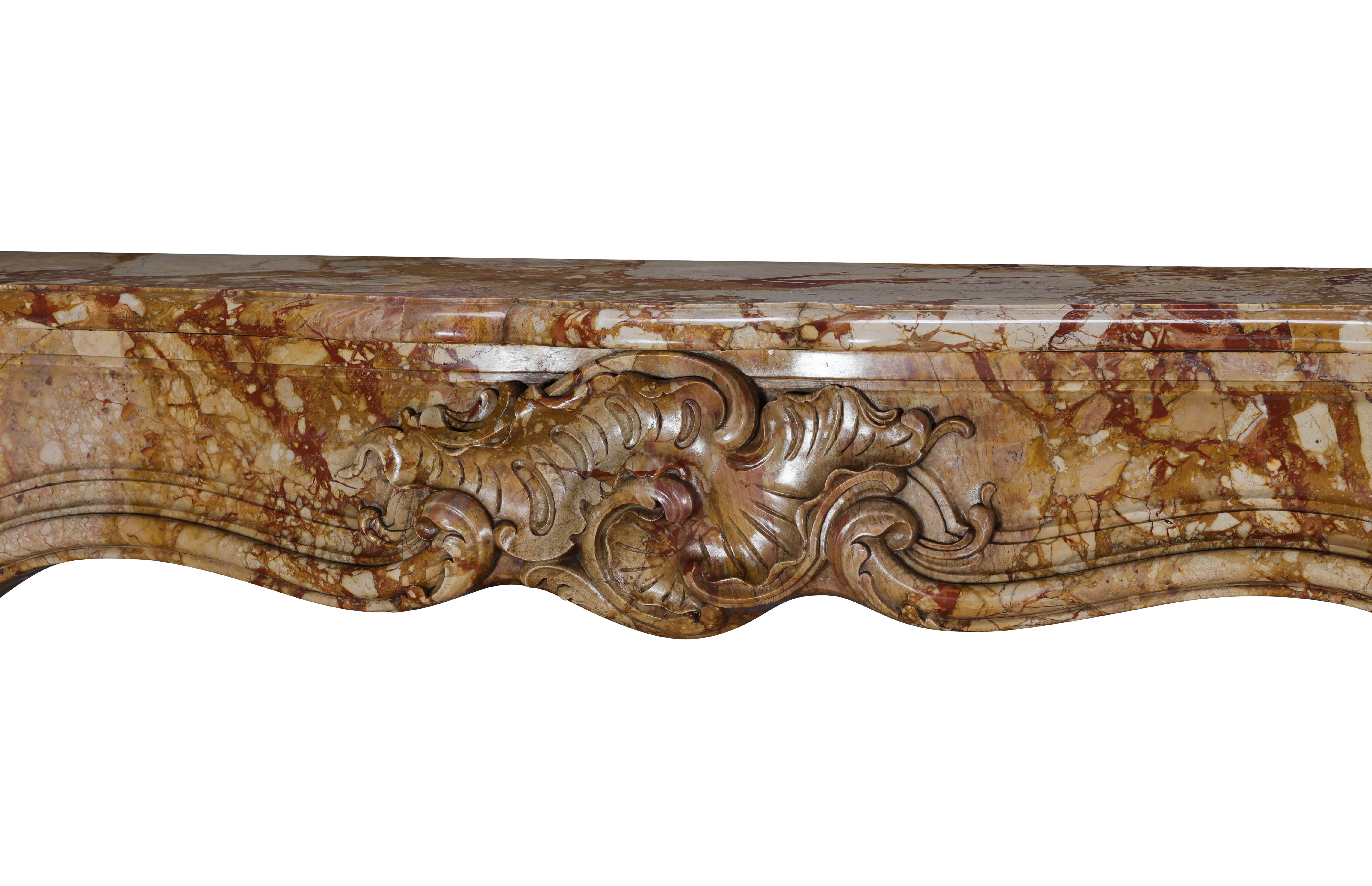 Chimenea French Rococo del Siglo XVIII en Mármol Real de Exclusive Design mediados del siglo XVIII en venta