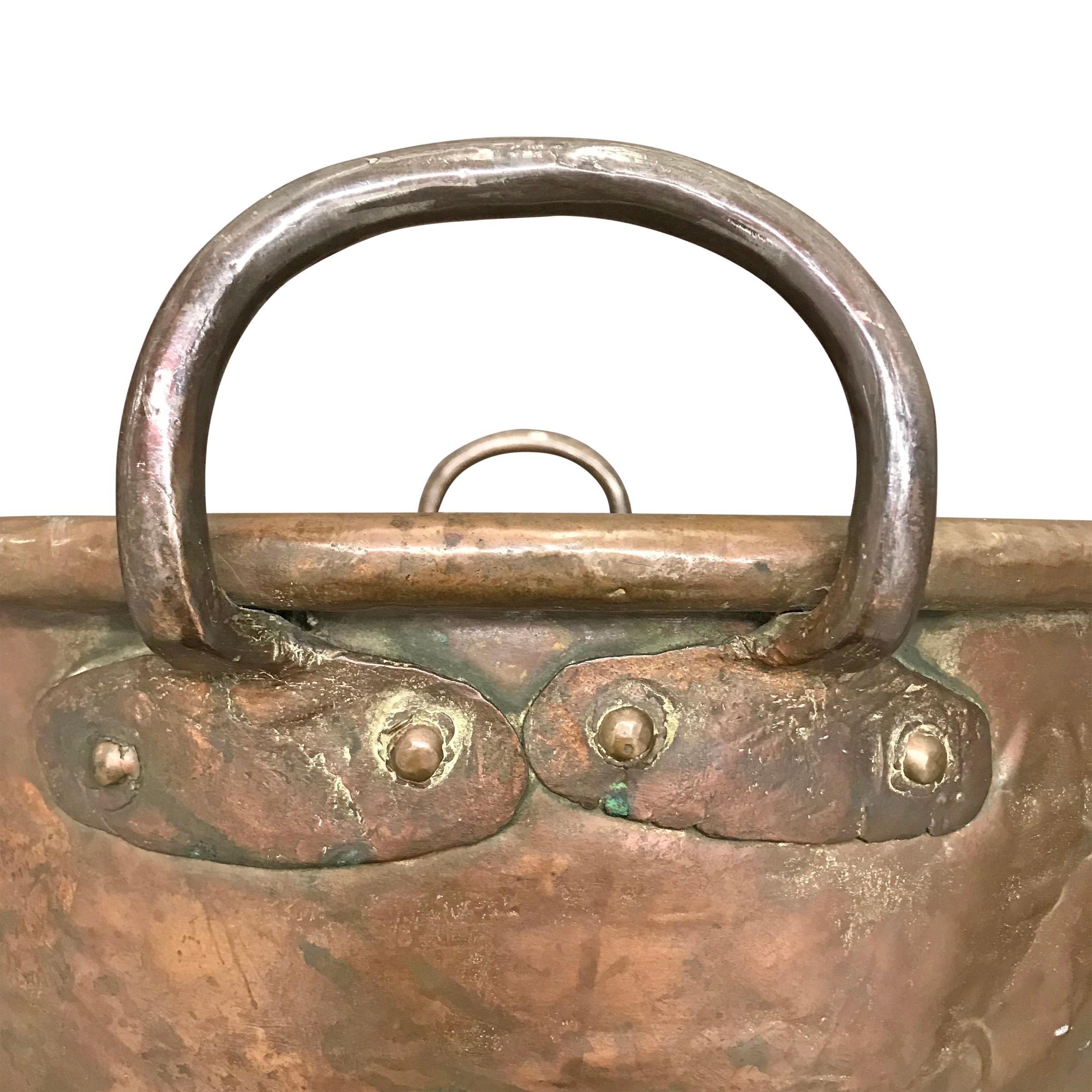 Martelé Pot de confectionneur français du 18ème siècle en cuivre riveté en vente