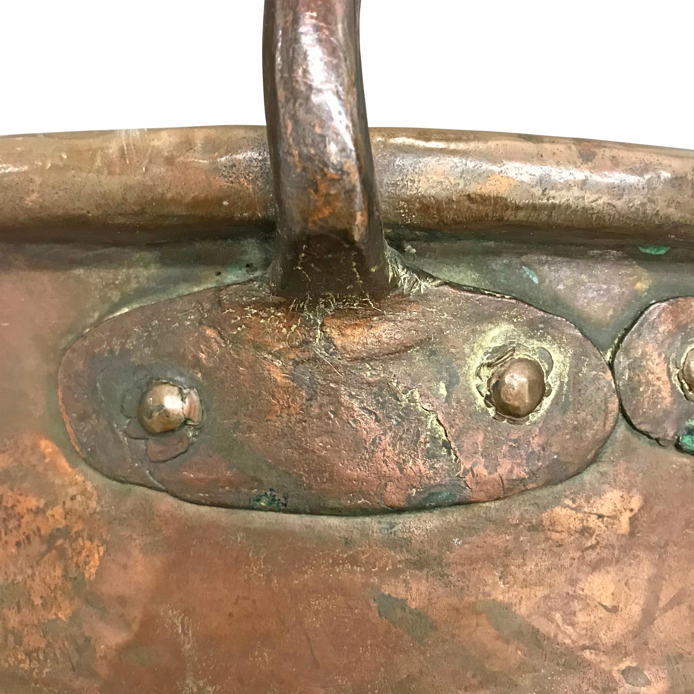 Pot de confectionneur français du 18ème siècle en cuivre riveté Bon état - En vente à Chicago, IL