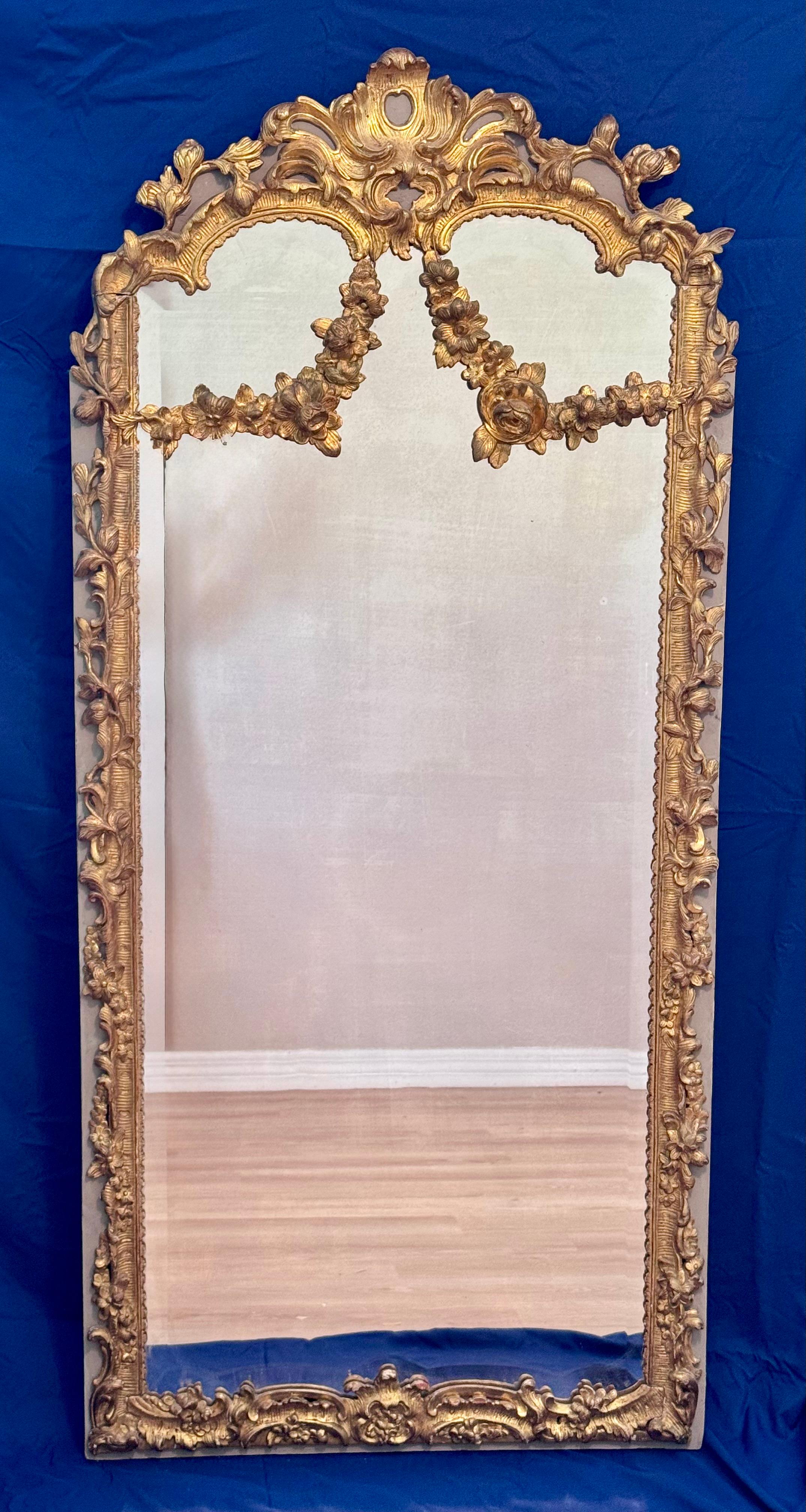 18th Century French Rococo Carved Giltwood Mirror In Good Condition For Sale In Bradenton, FL