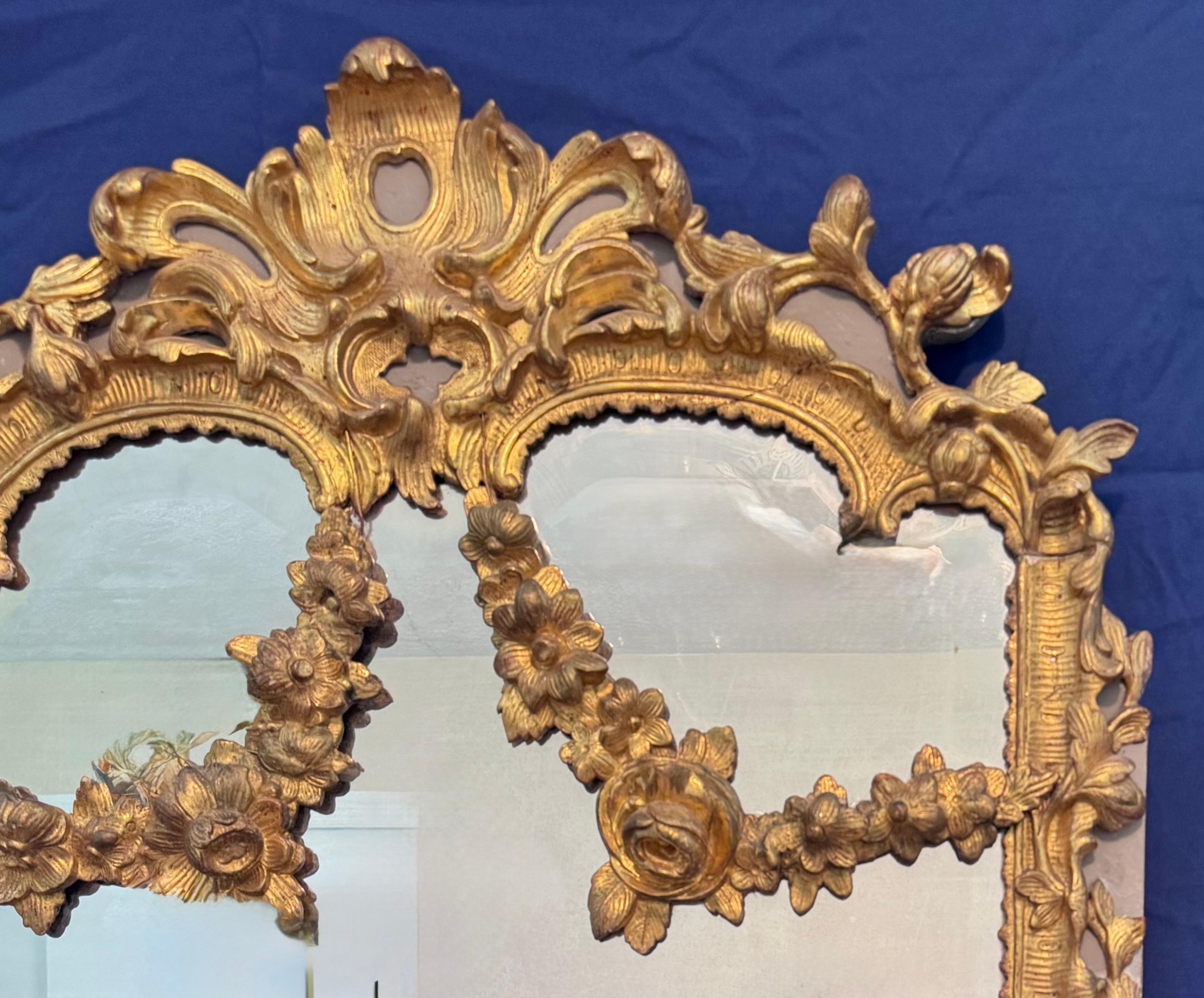 18th Century French Rococo Carved Giltwood Mirror For Sale 2