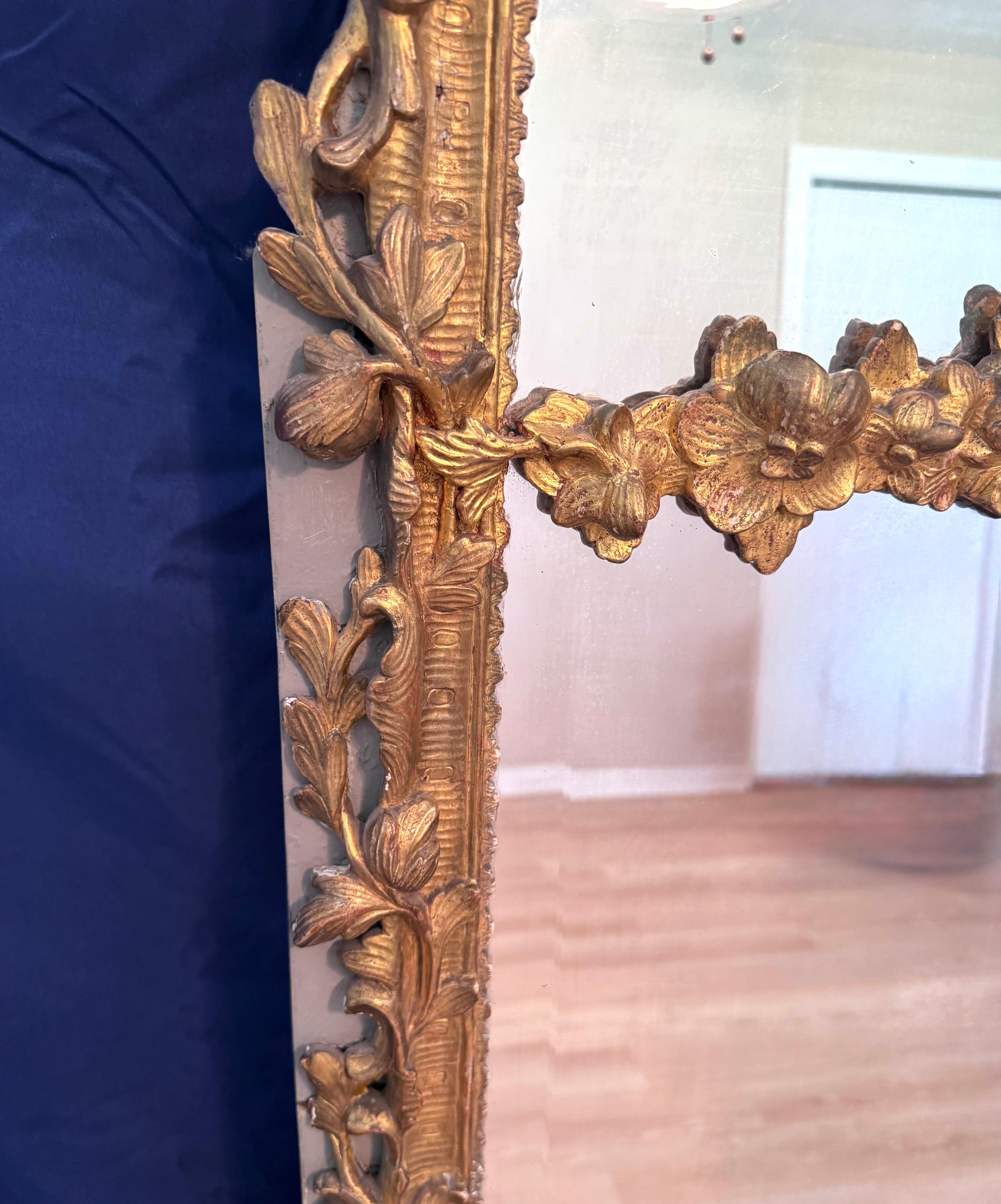 18th Century French Rococo Carved Giltwood Mirror For Sale 3