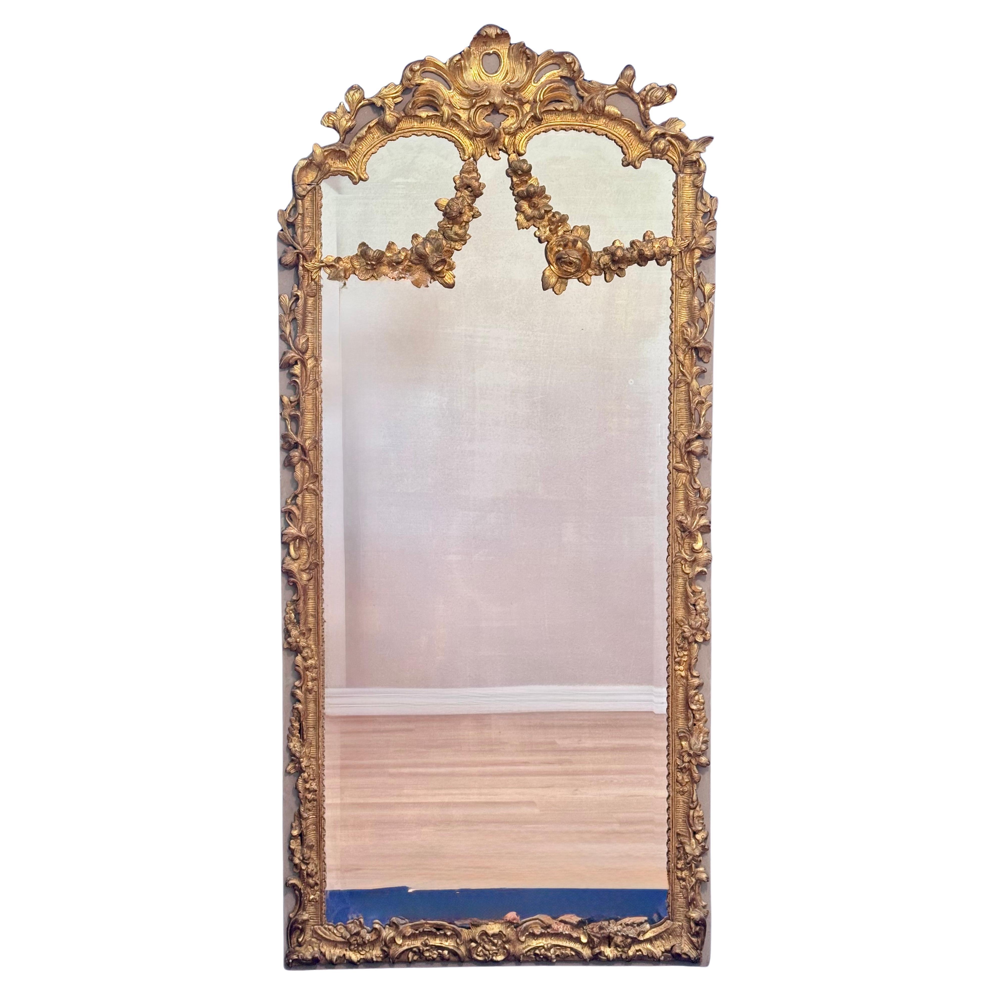 18th Century French Rococo Carved Giltwood Mirror For Sale 4