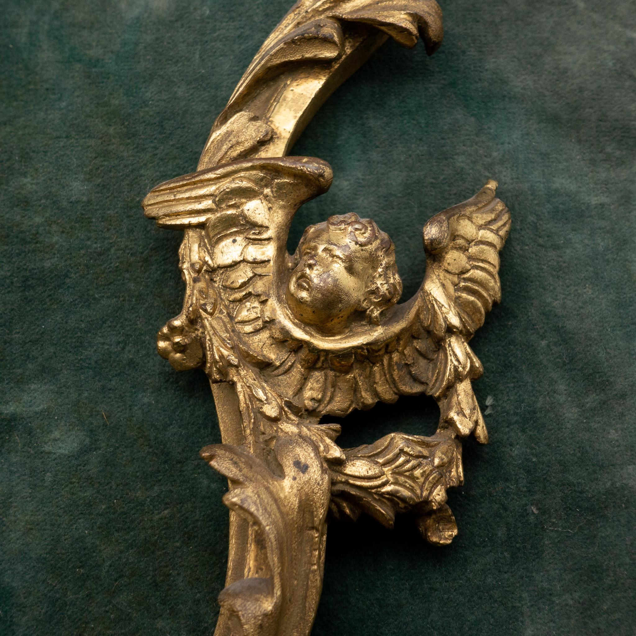 Marco de bronce dorado rococó francés del siglo XVIII montado sobre terciopelo verde en Bueno estado para la venta en New York, NY