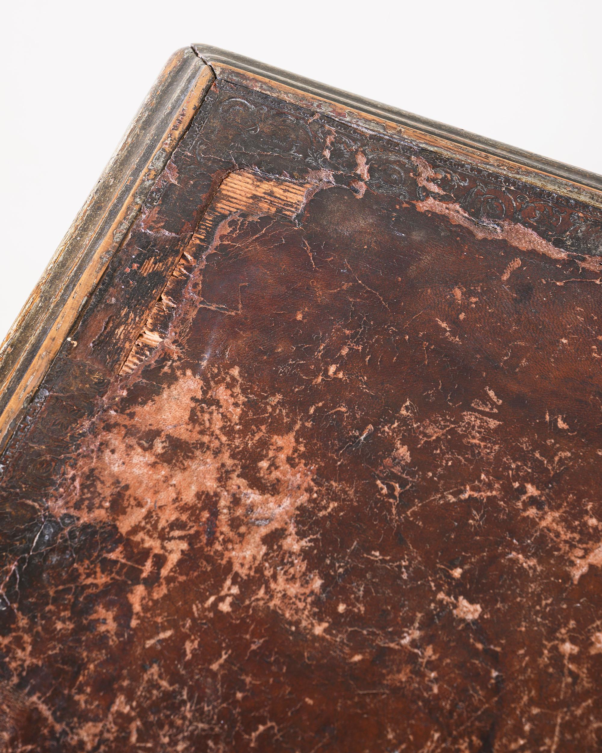 Table de bibliothèque rococo française du XVIIIe siècle en vente 9