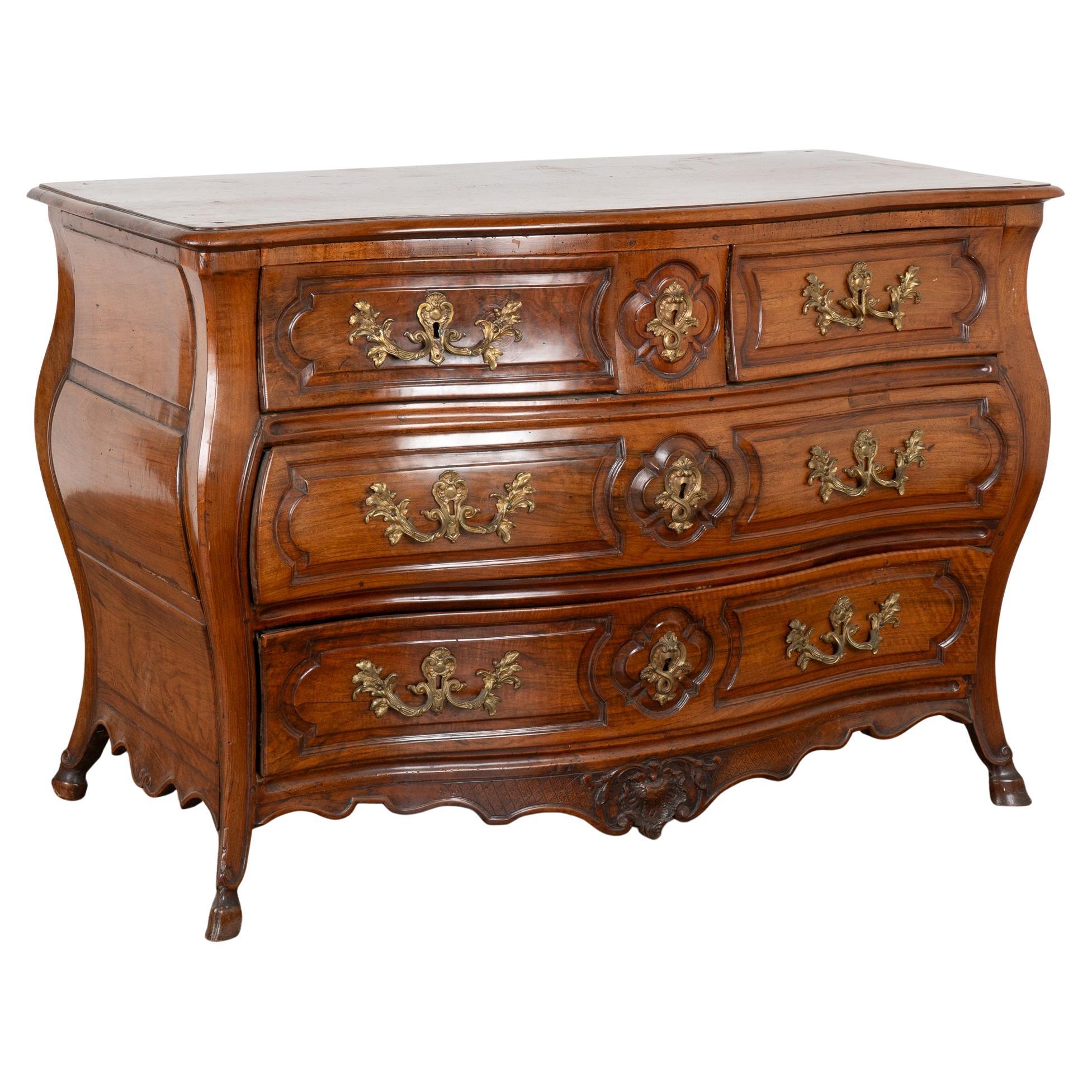 Cassettiera in noce French Rococo del XVIII secolo