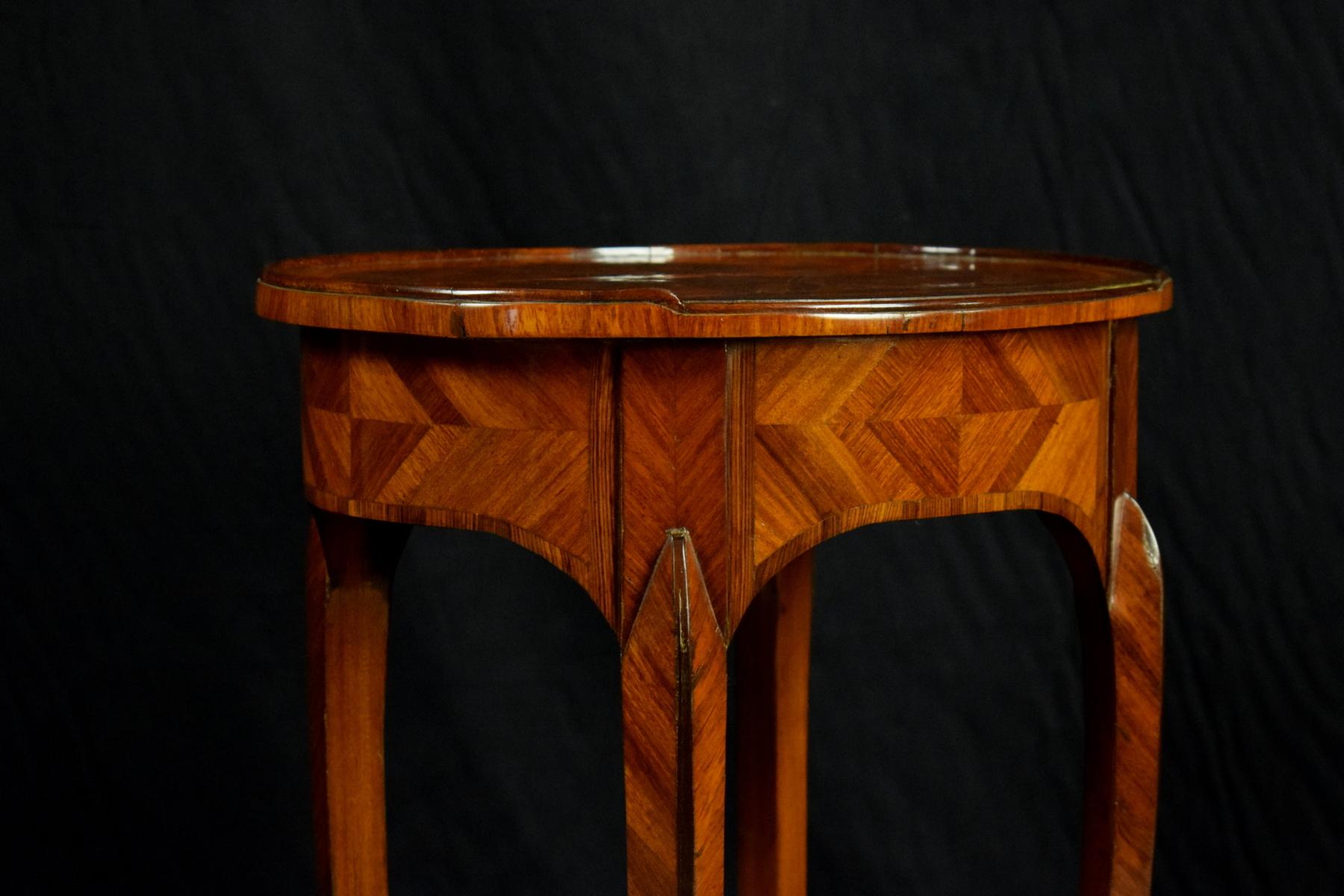 Siglo XVIII, Mesa de centro de madera francesa en venta 12