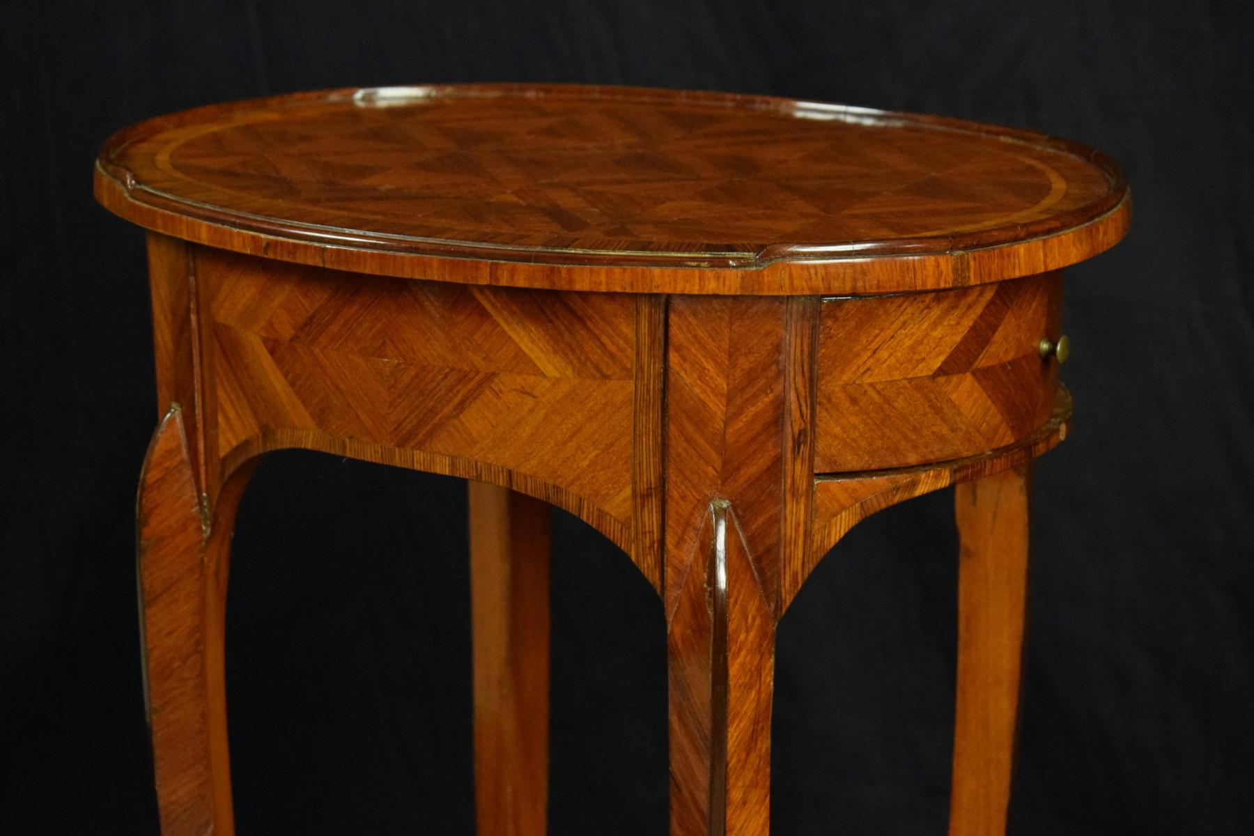 Siglo XVIII, Mesa de centro de madera francesa en venta 2