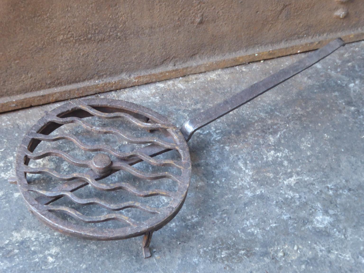 18th century French Louis XV rotating gridiron made of wrought iron. To prepare small pieces of meat quickly over the fire. Sometimes they were put in the fire or else on a trivet, depending on the size of the fire. The gridiron is still fully