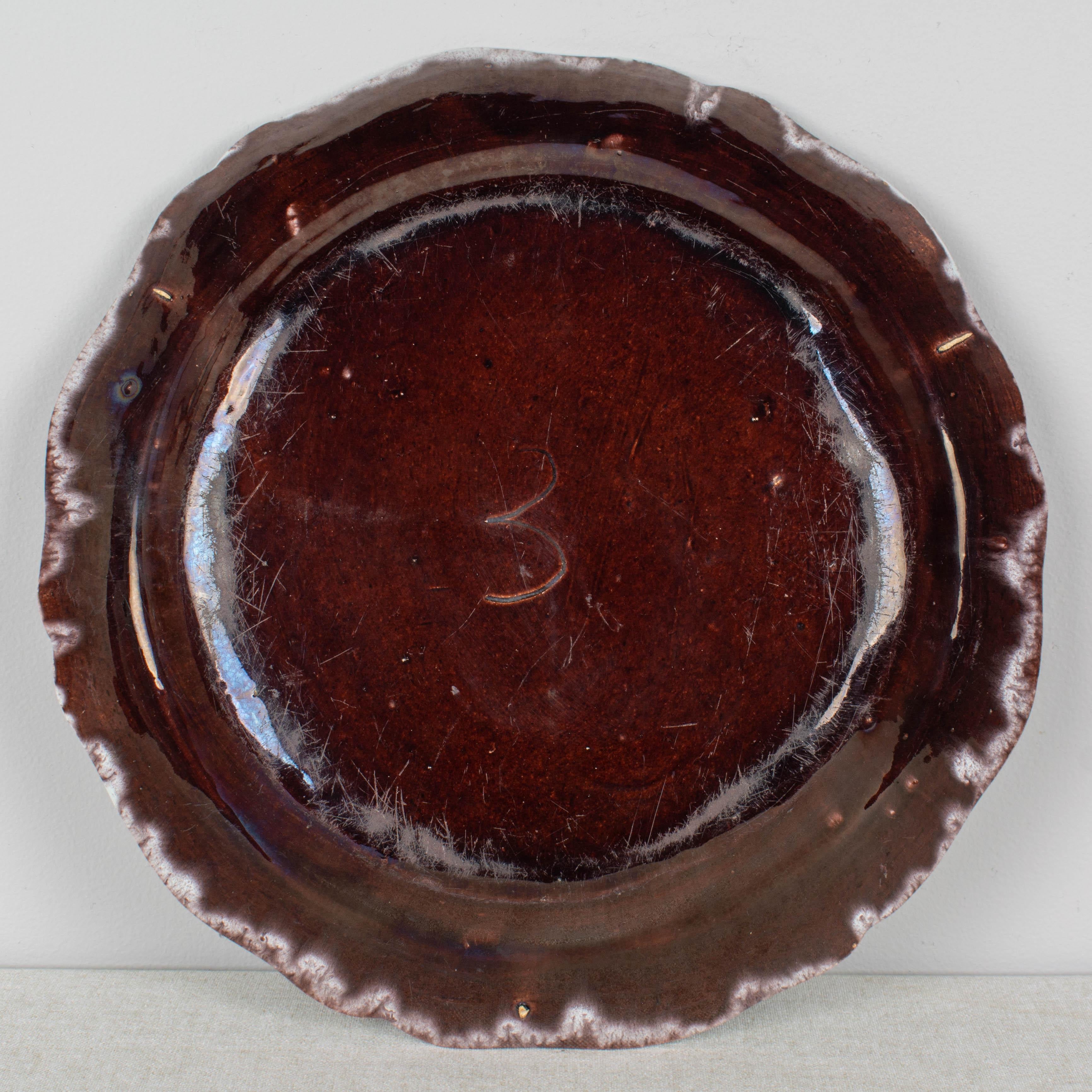 Französische Rouen-Keramikplatte aus dem 18. Jahrhundert (Handbemalt) im Angebot